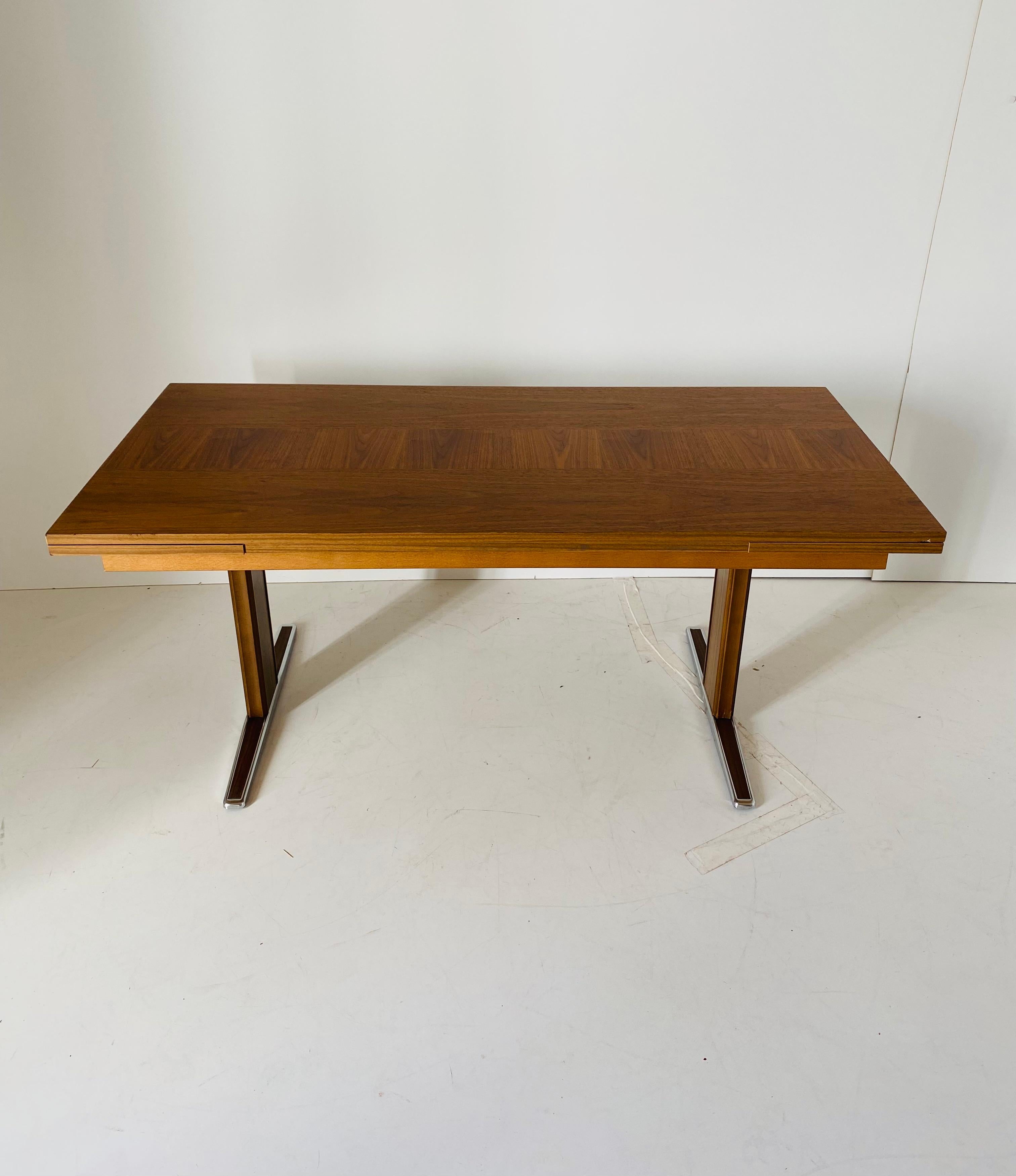 Mid-Century Modern 1970s Vintage Extendible Coffee Table