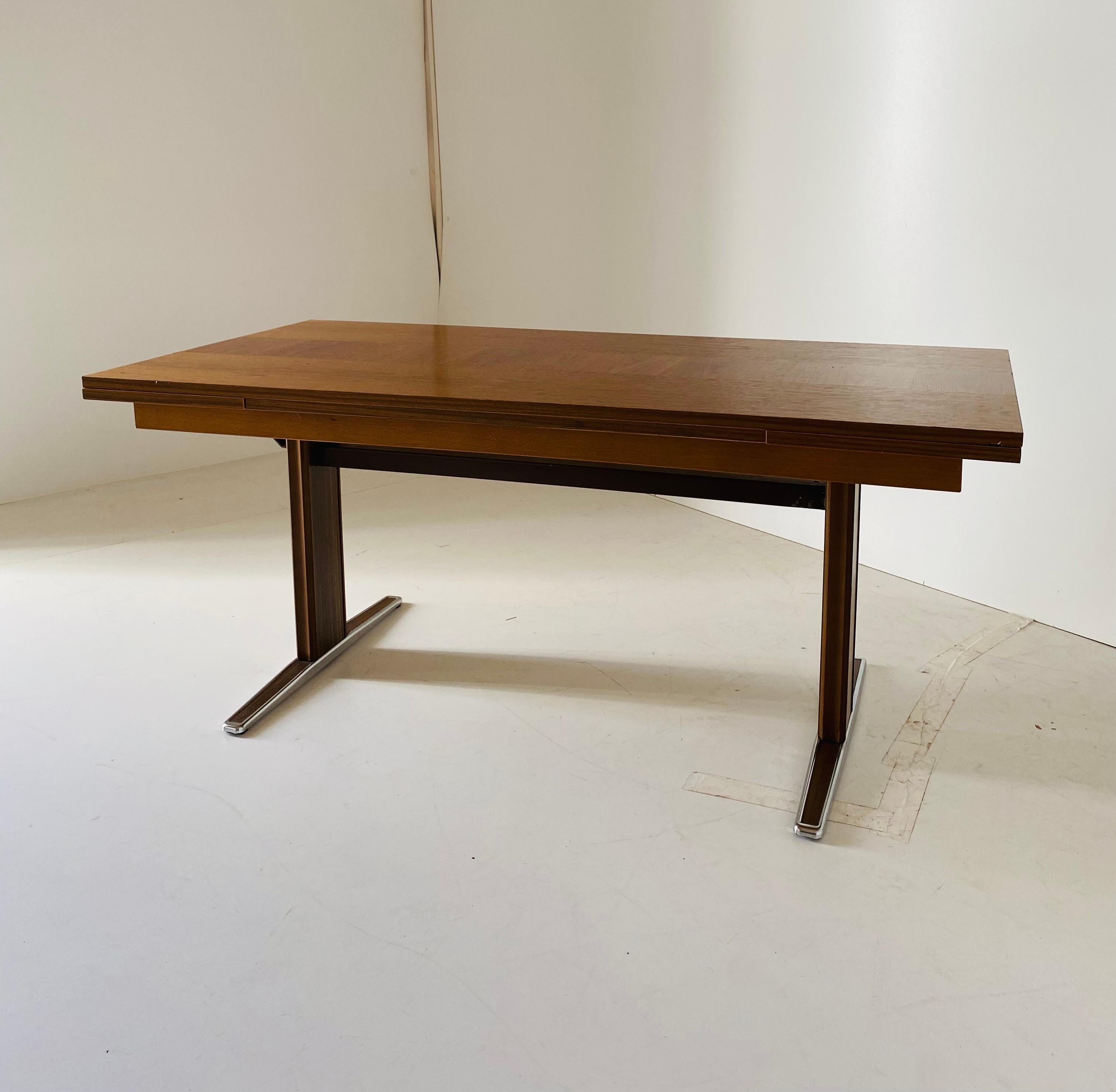 Late 20th Century 1970s Vintage Extendible Coffee Table