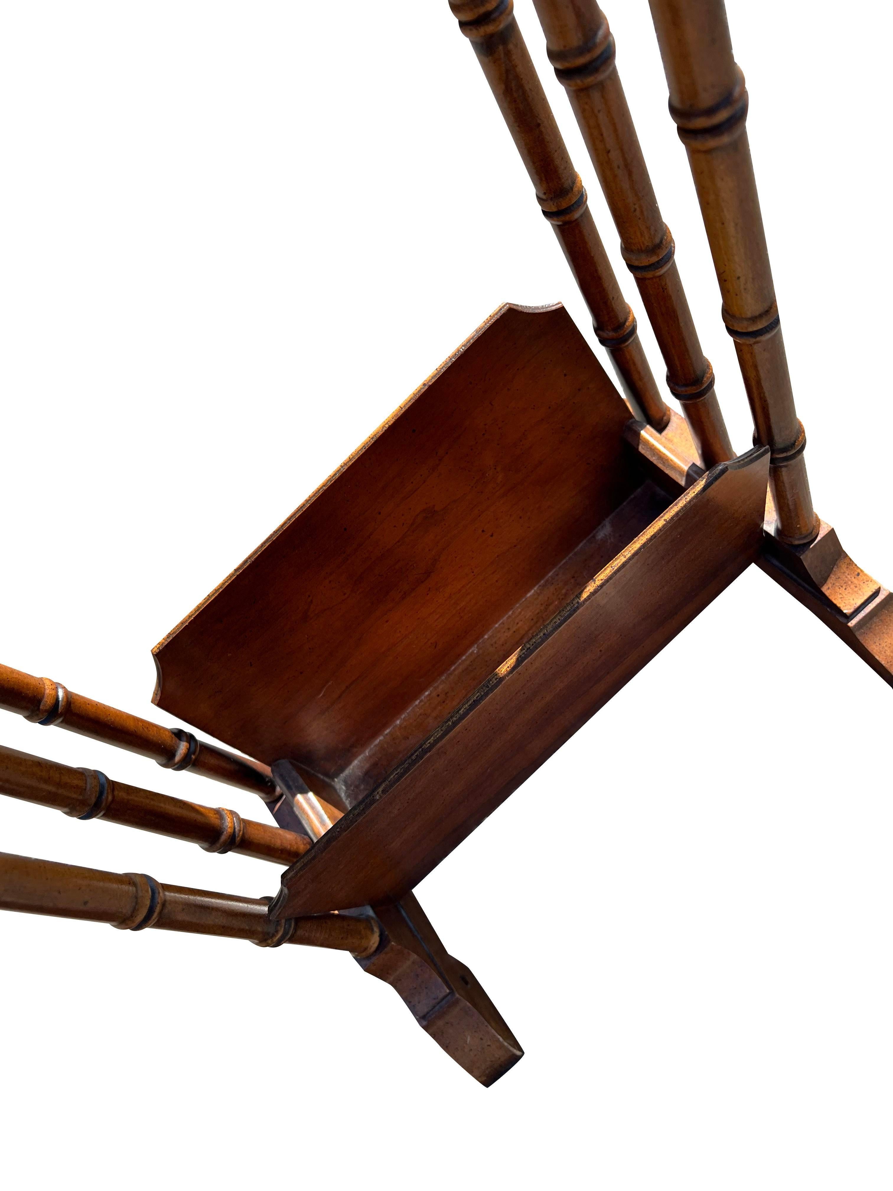 1970s Vintage Faux Bamboo Small Accent Table With Magazine Rack In Good Condition In Saddle River, NJ