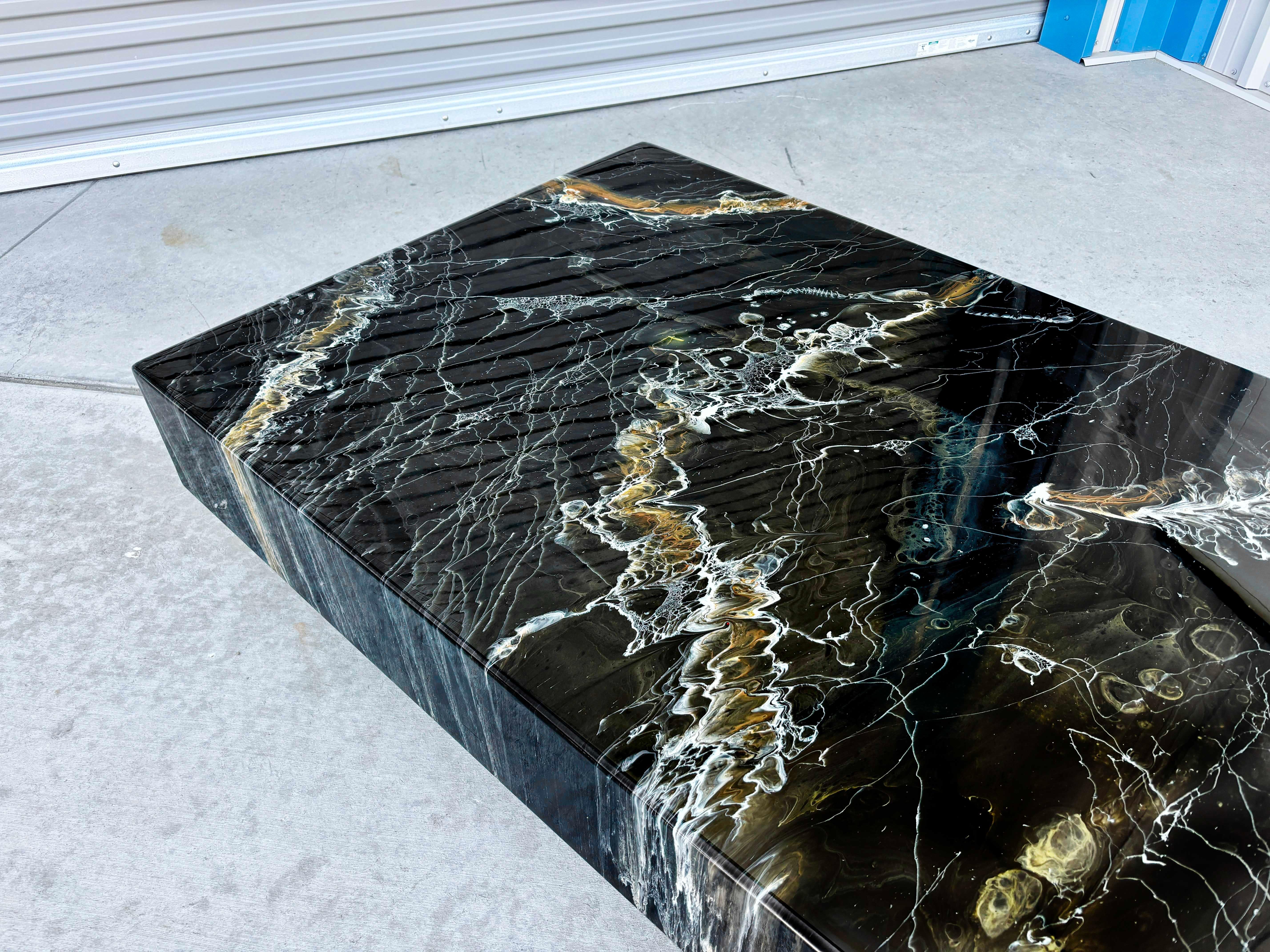Mesa de centro vintage de mármol de imitación de los años 70, por Willy Rizzo en venta 4