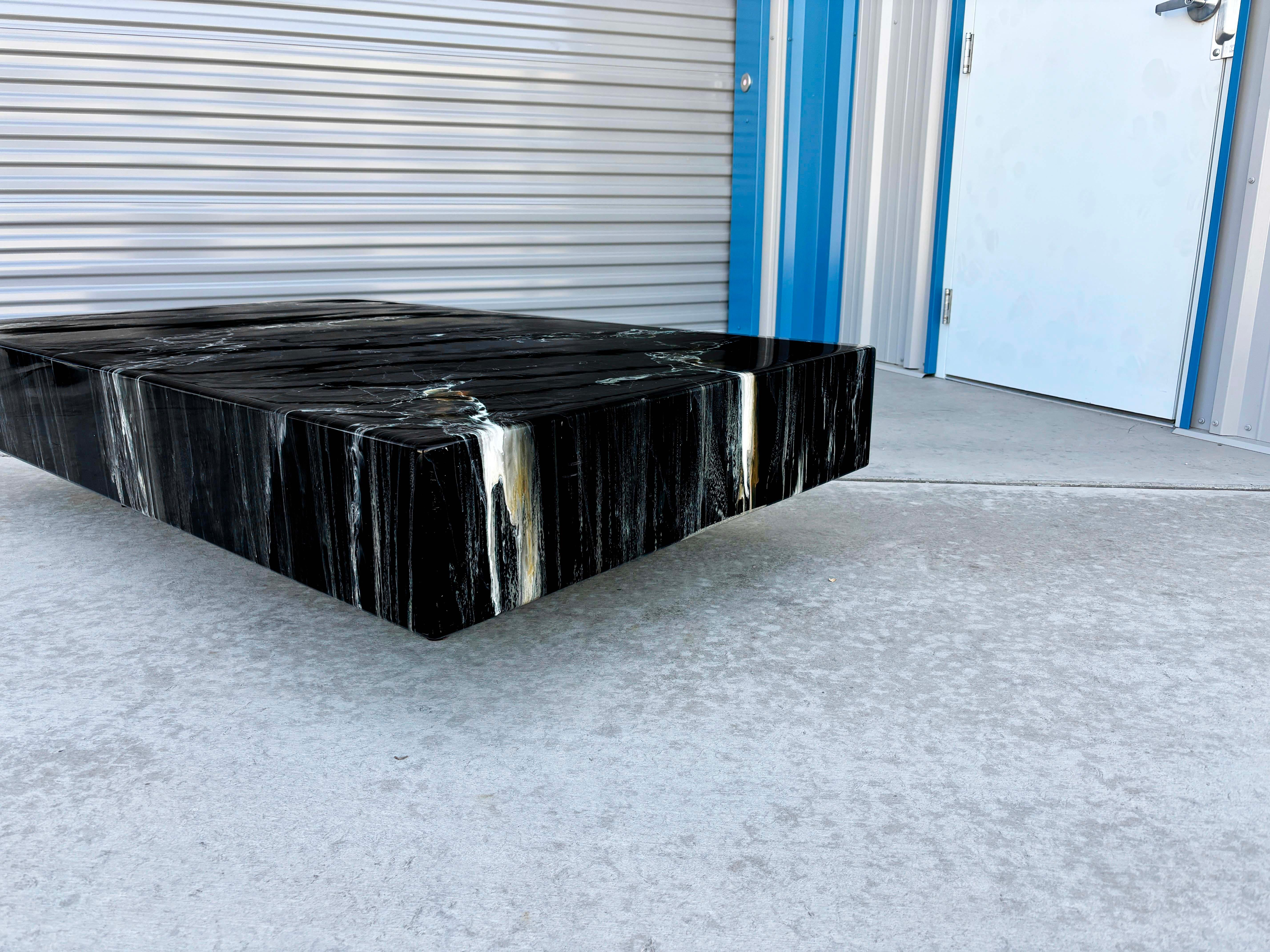 Mesa de centro vintage de mármol de imitación de los años 70, por Willy Rizzo en venta 5