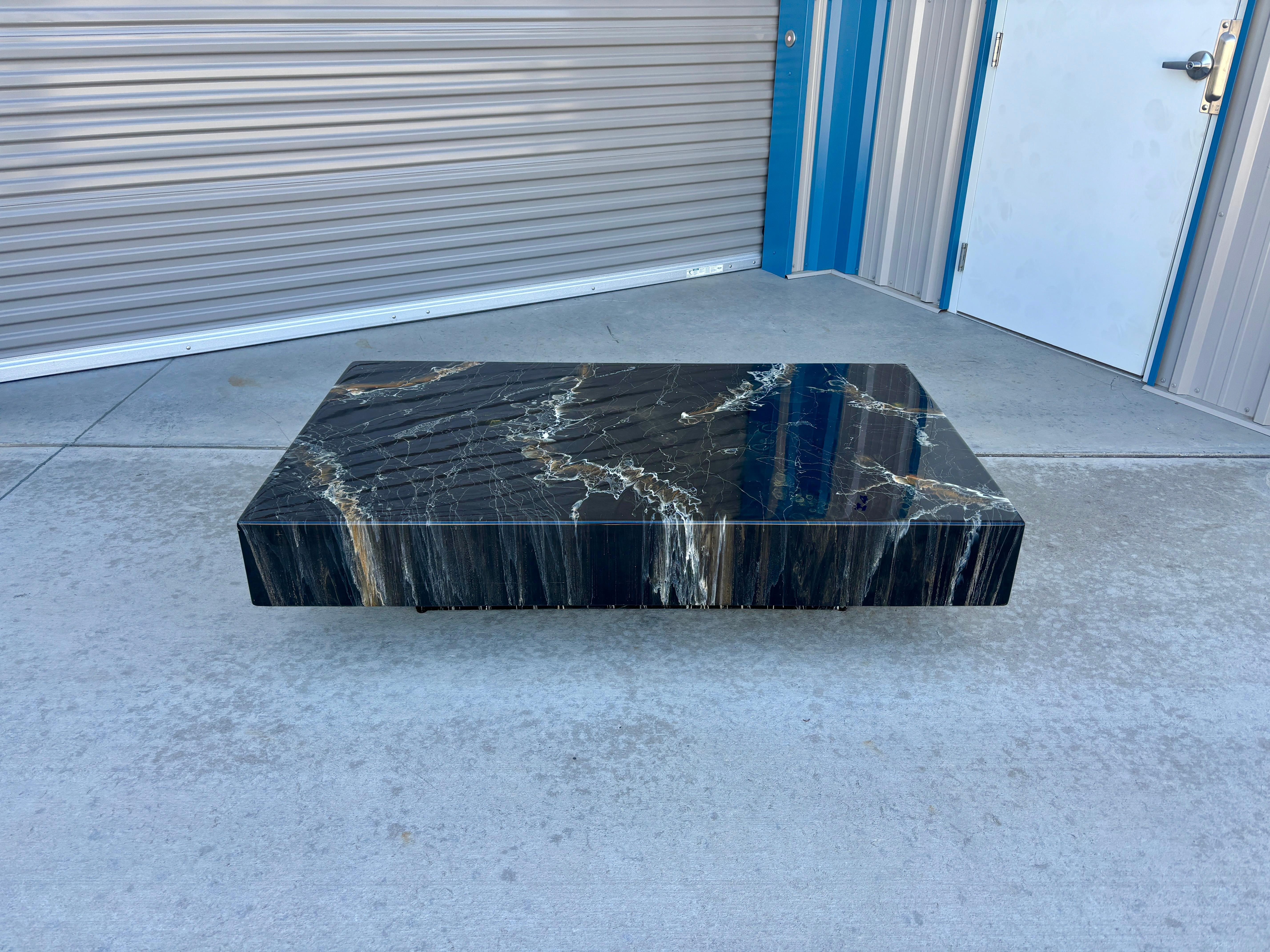 Mid-Century Modern Table basse vintage en faux marbre des années 1970 par Willy Rizzo en vente