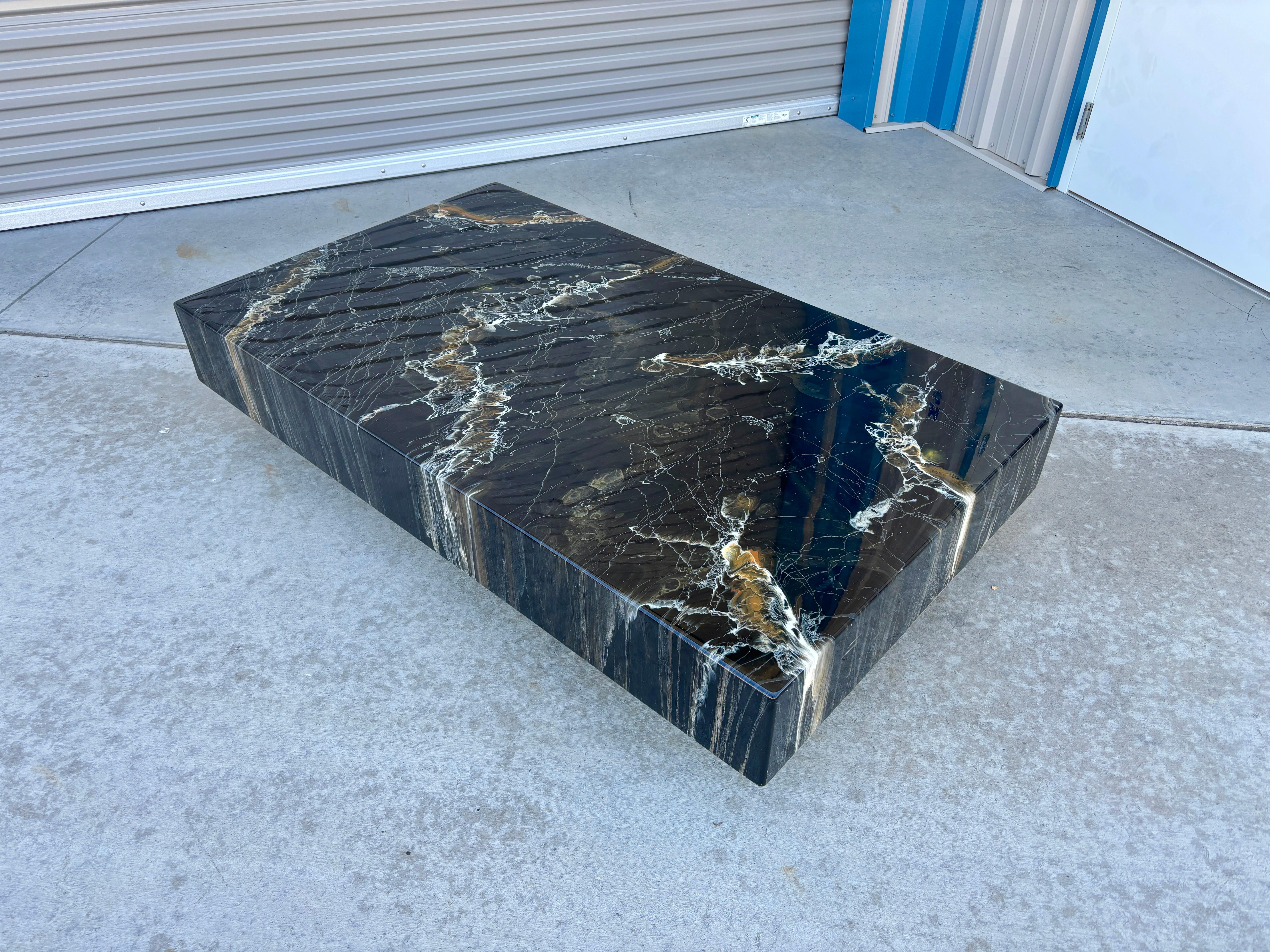 Table basse vintage en faux marbre des années 1970 par Willy Rizzo en vente 1