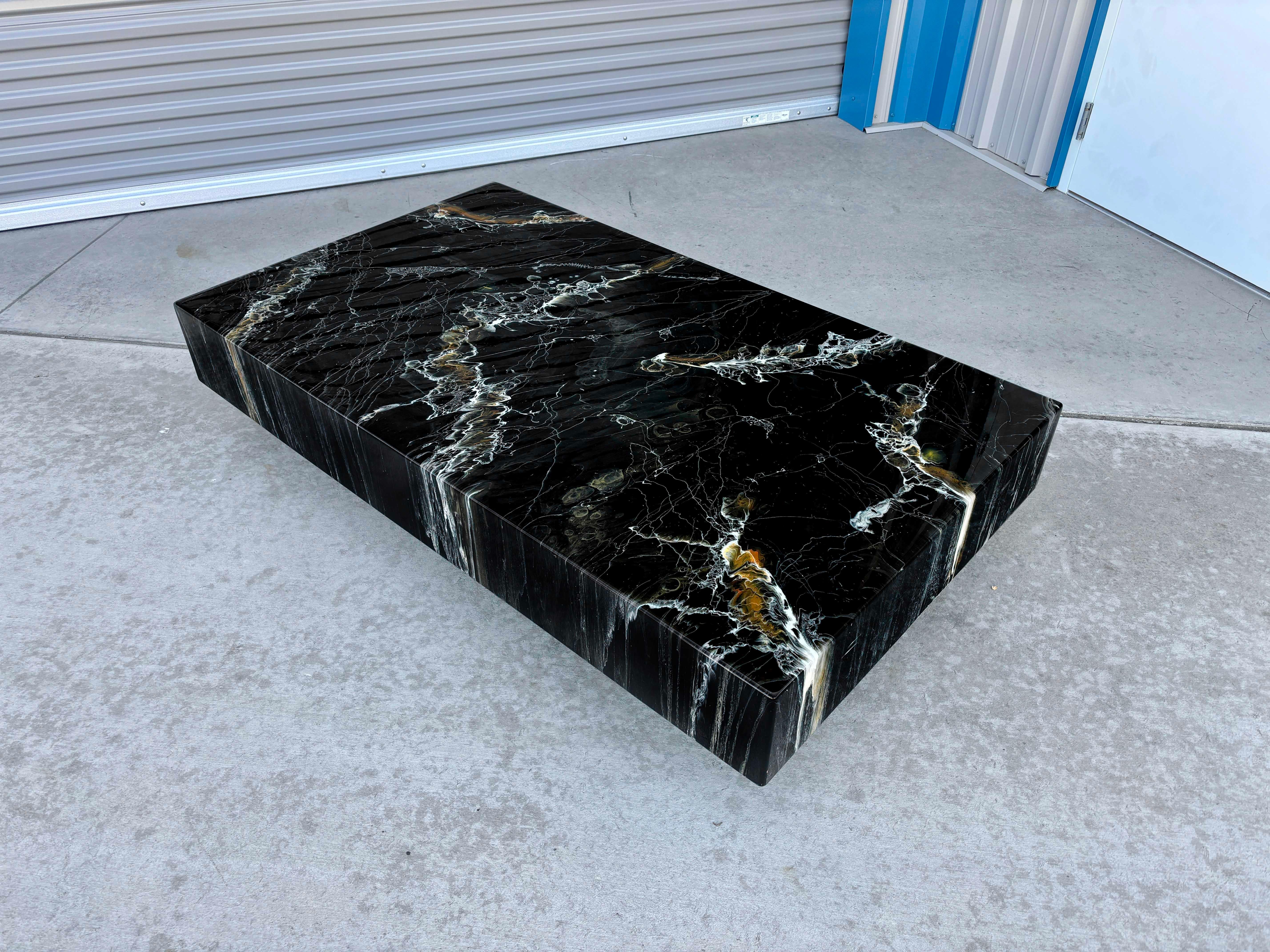 Mesa de centro vintage de mármol de imitación de los años 70, por Willy Rizzo en venta 1