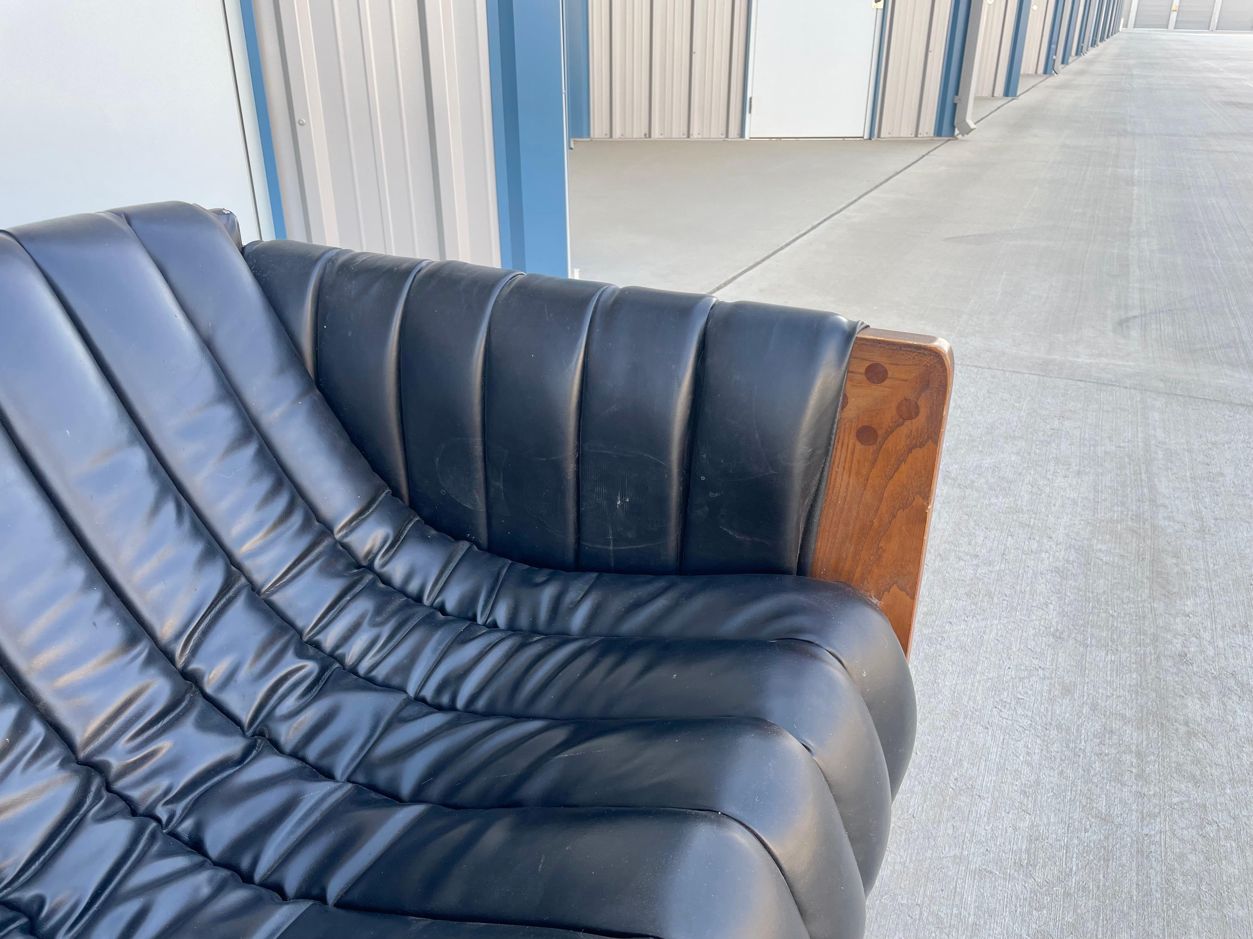 1970s Vintage Floating Leather Sofa In Good Condition For Sale In North Hollywood, CA