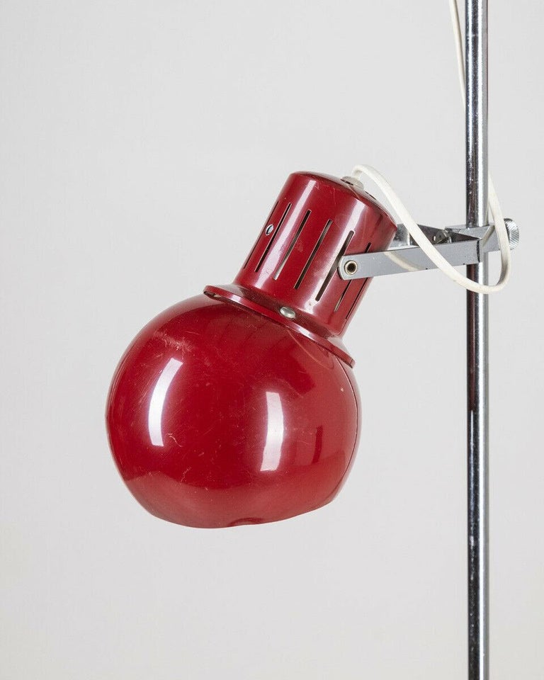 1970s Vintage Floor Lamp in Metal Design For Sale at 1stDibs