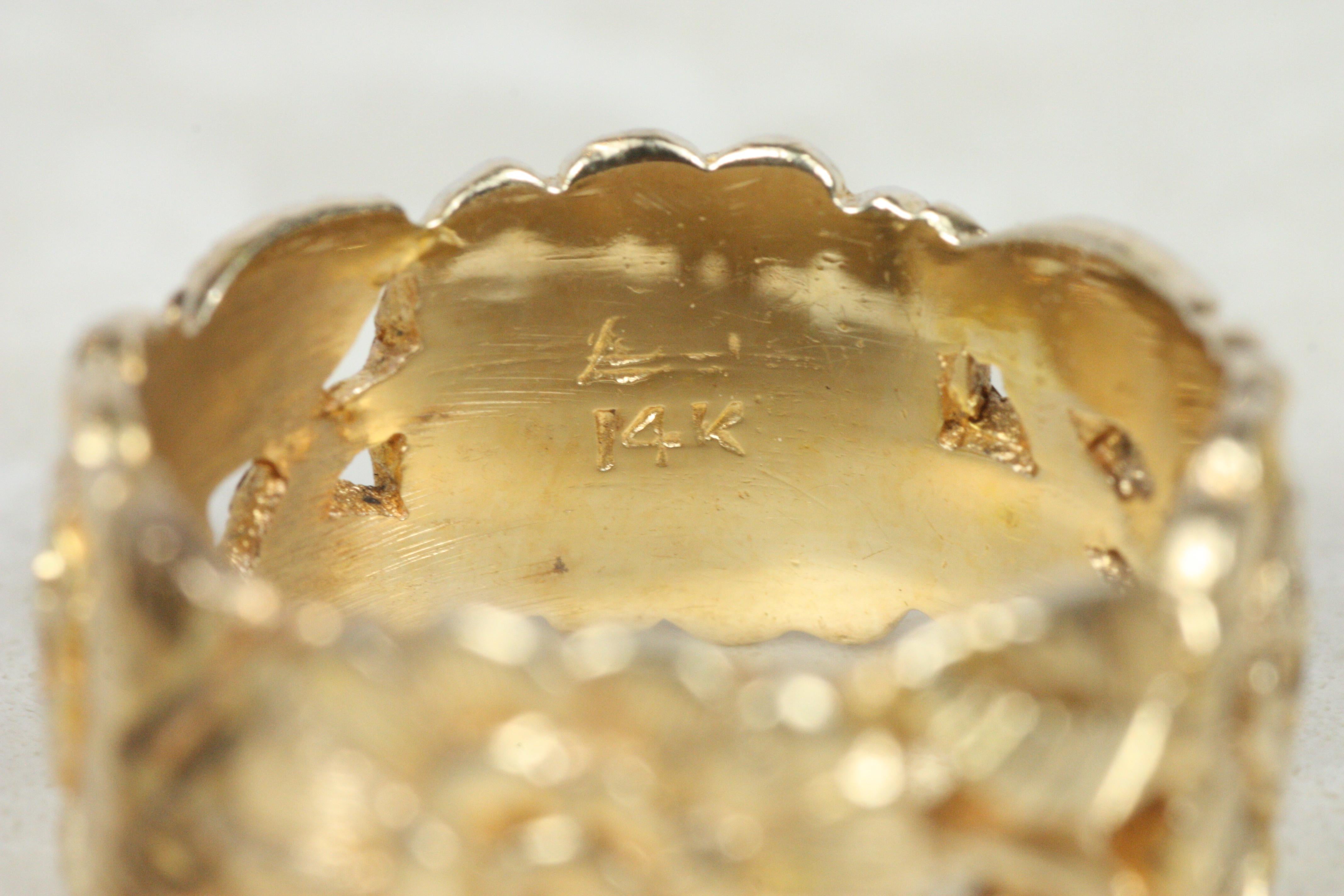 1970s Vintage Floral 9mm Wide Women's Wedding Band in 14K Yellow Gold For Sale 5