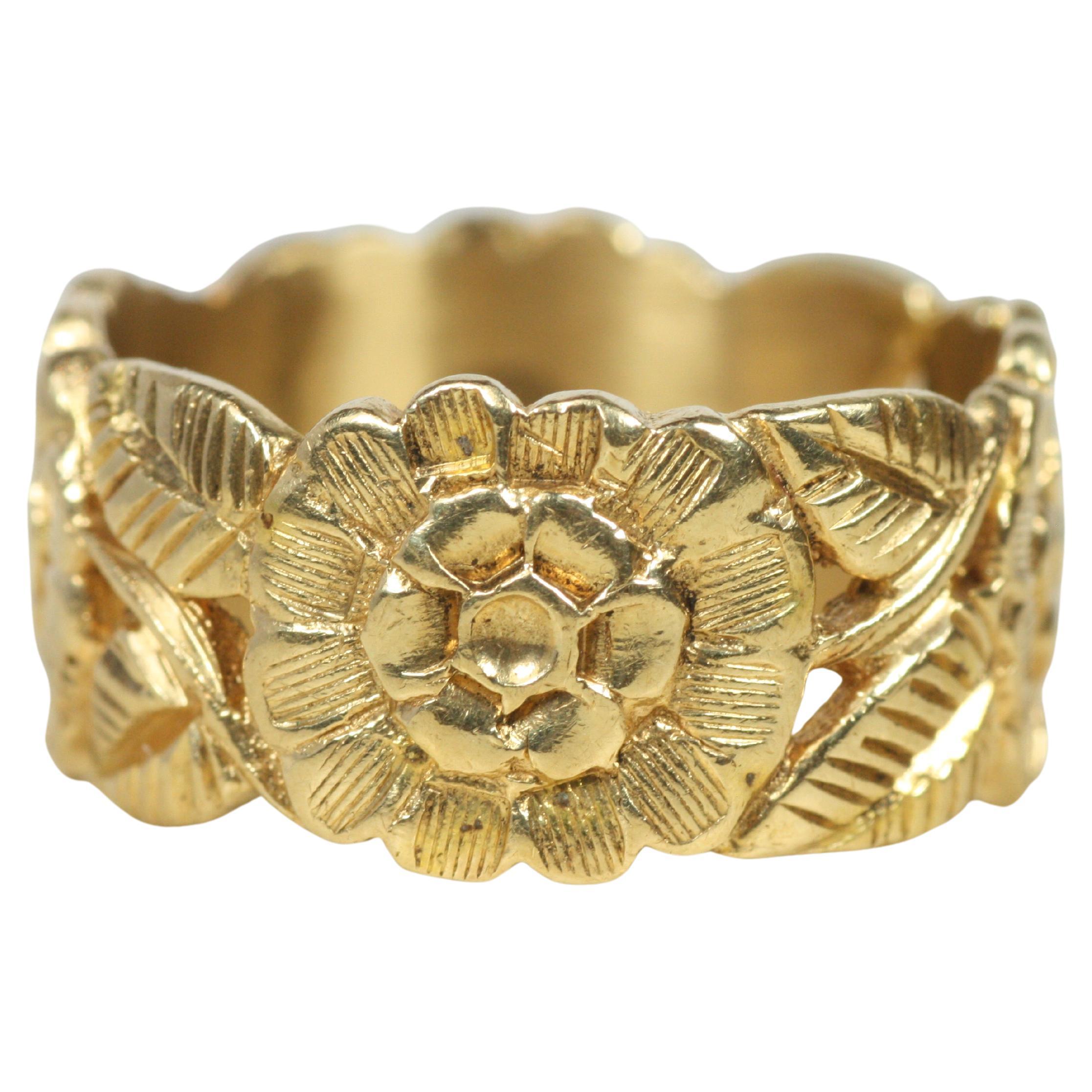 1970s Vintage Floral 9mm Wide Women's Wedding Band in 14K Yellow Gold For Sale