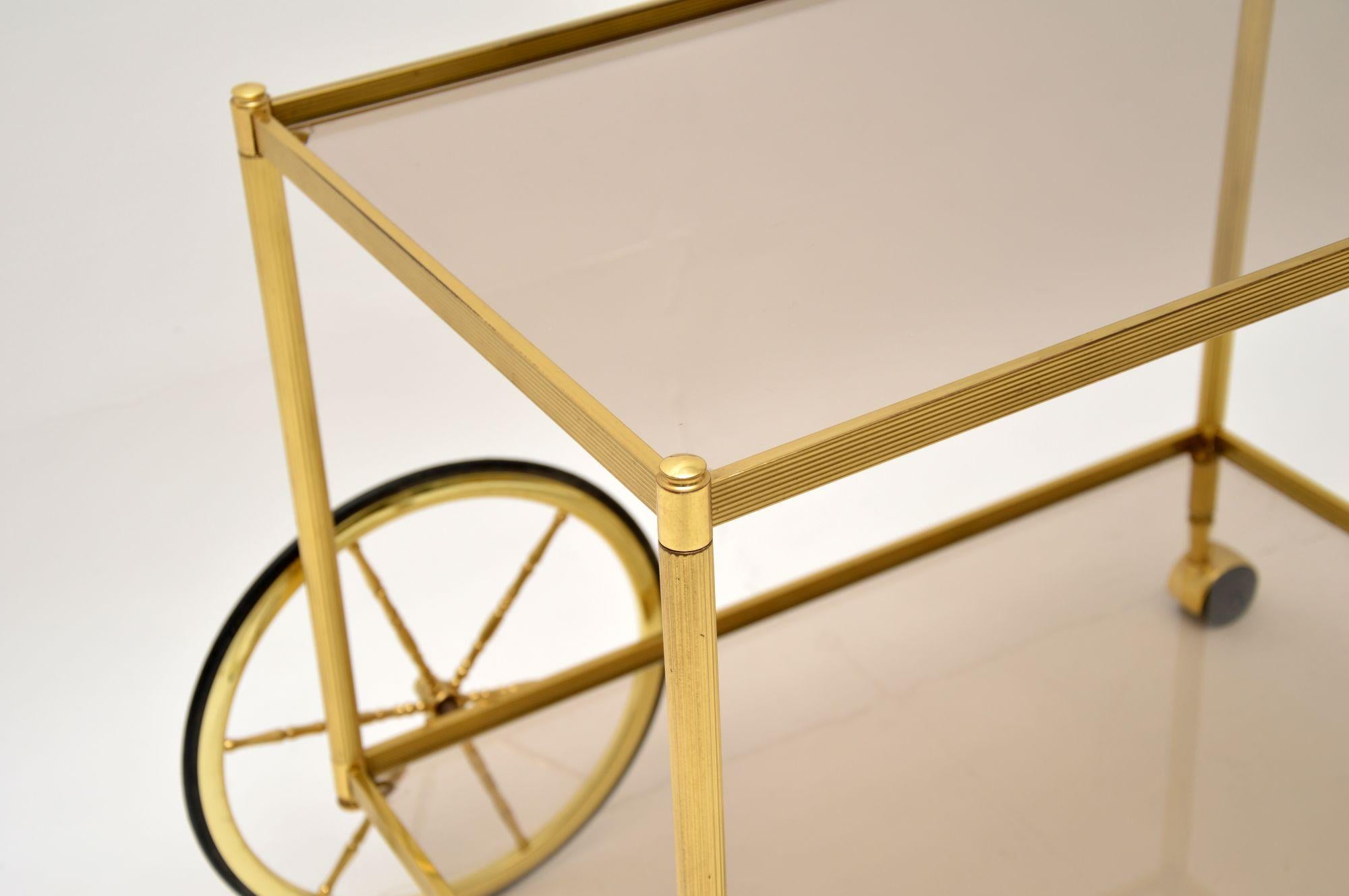 Fin du 20e siècle Chariot à boissons / chariot de bar en laiton français vintage des années 1970 en vente