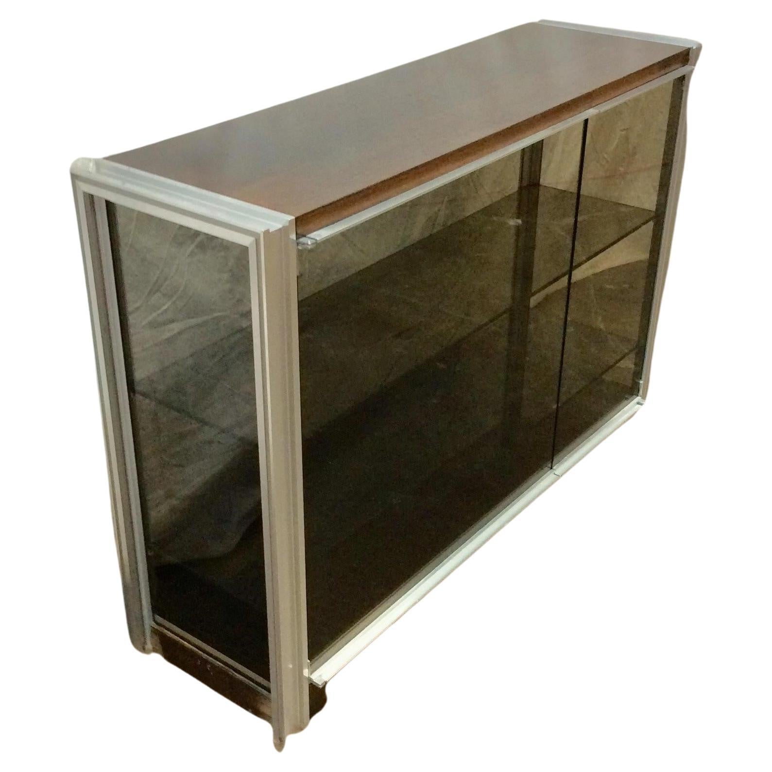 Found in the South of France, this beautiful symmetric shaped 1970s Vintage French Claude Gaillard Console or Credenza Designed for Ligne Roset features a sleek brushed aluminum light weighted frame, a wood top and bottom. The two doors open to