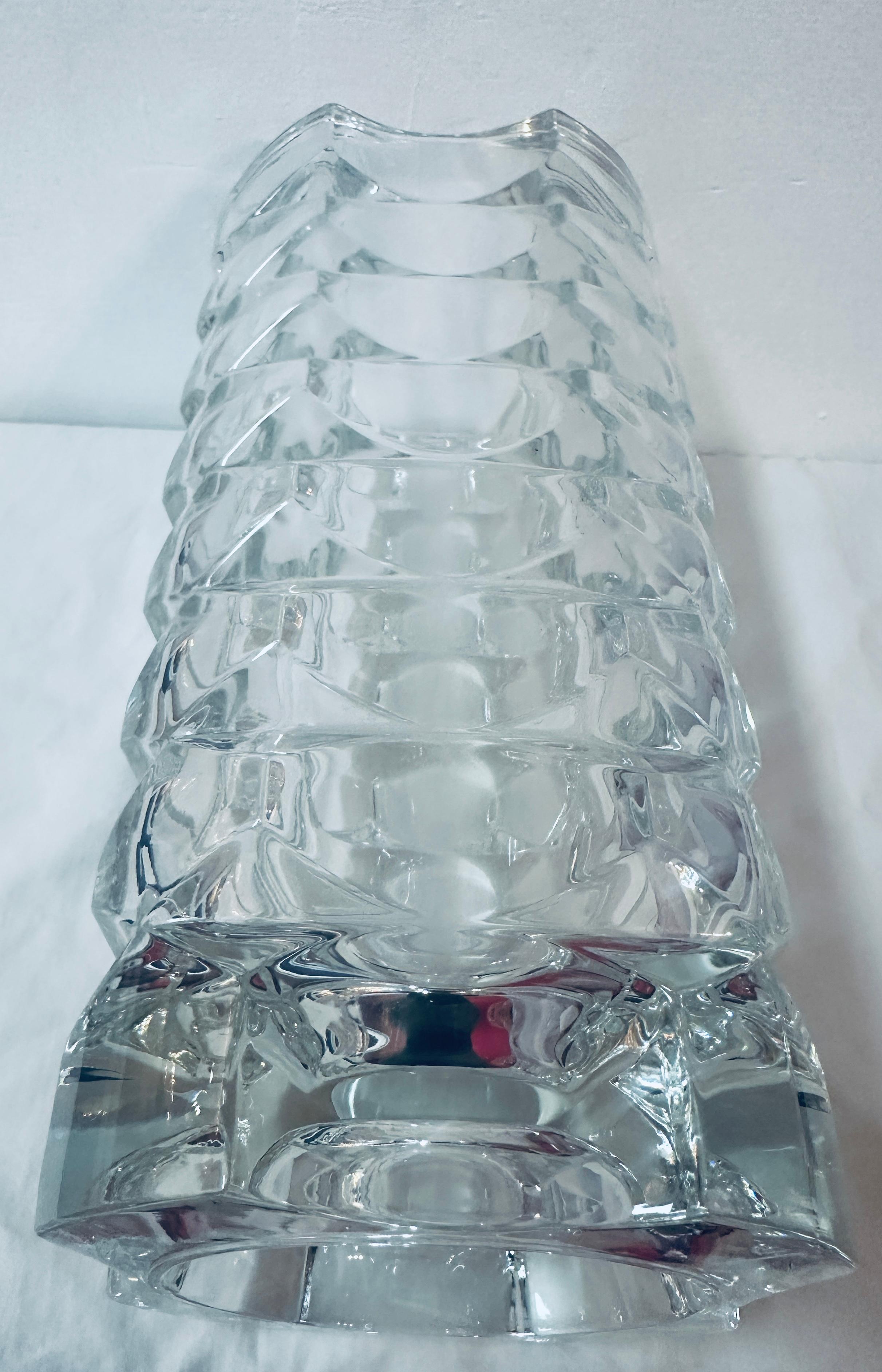 Vaso di vetro francese sfaccettato e geometrico Luminarc di J.G. J., anni '70. Durand in vendita 3
