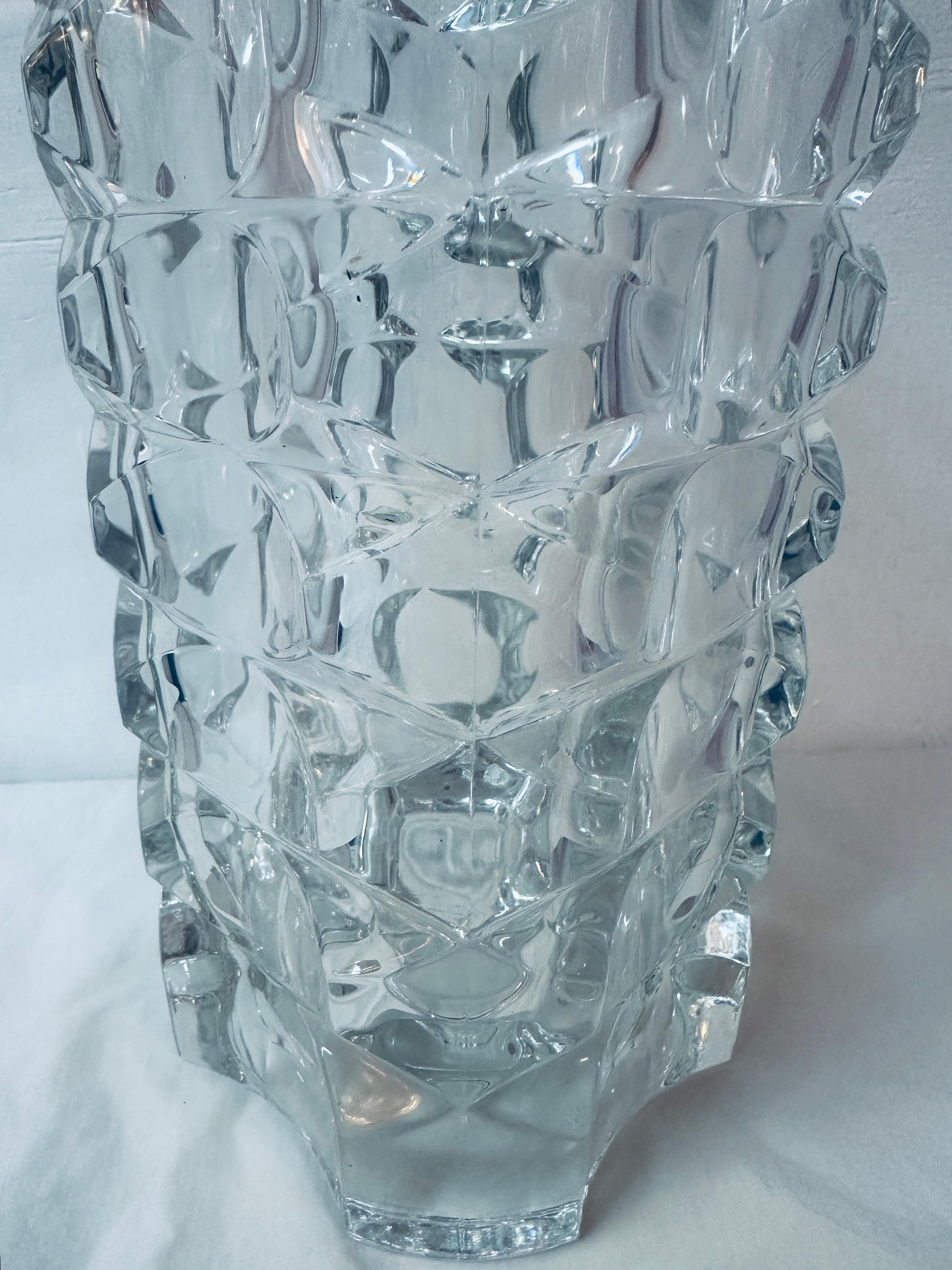 Vaso di vetro francese sfaccettato e geometrico Luminarc di J.G. J., anni '70. Durand in vendita 5