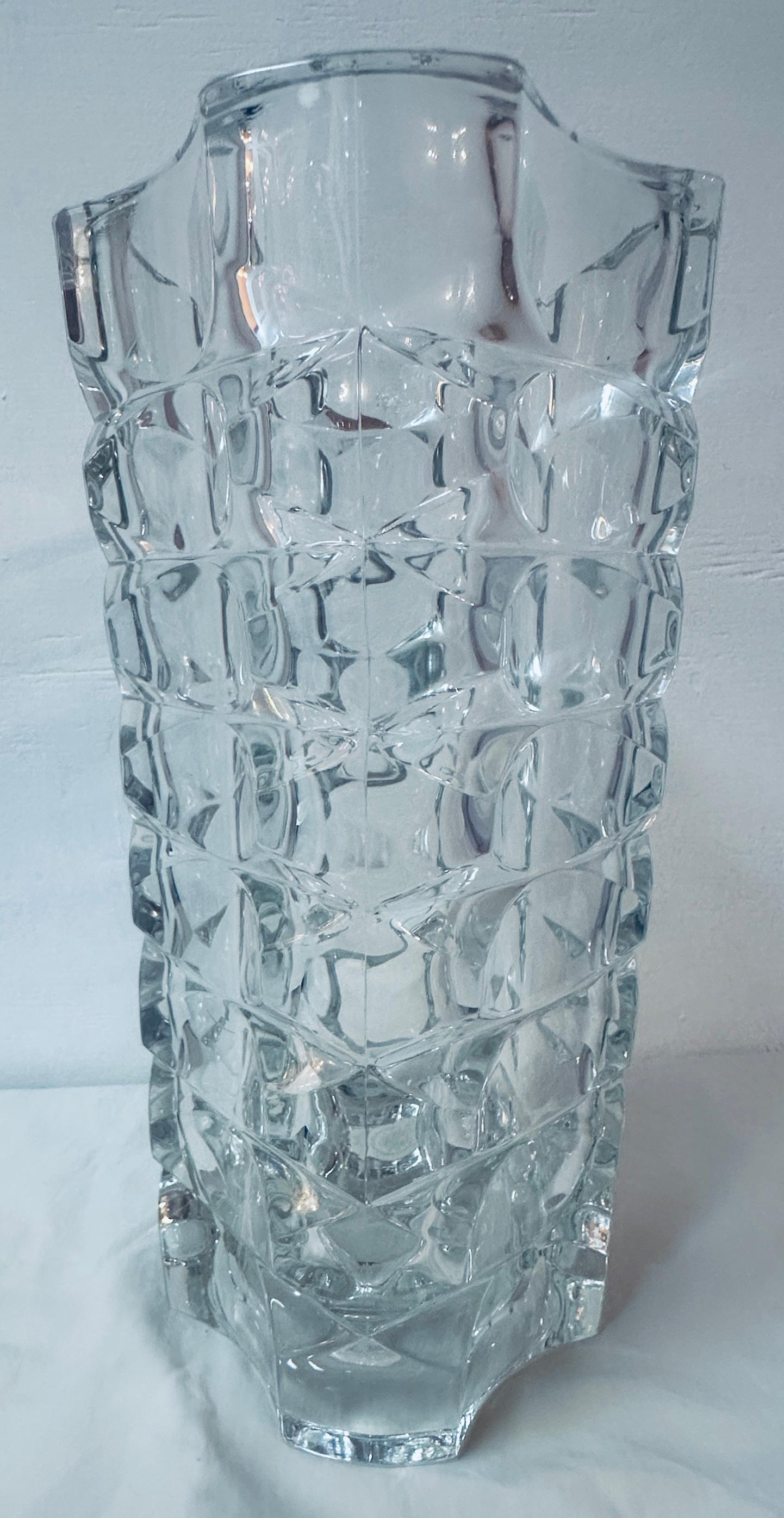 Vaso di vetro francese sfaccettato e geometrico Luminarc di J.G. J., anni '70. Durand in vendita 8