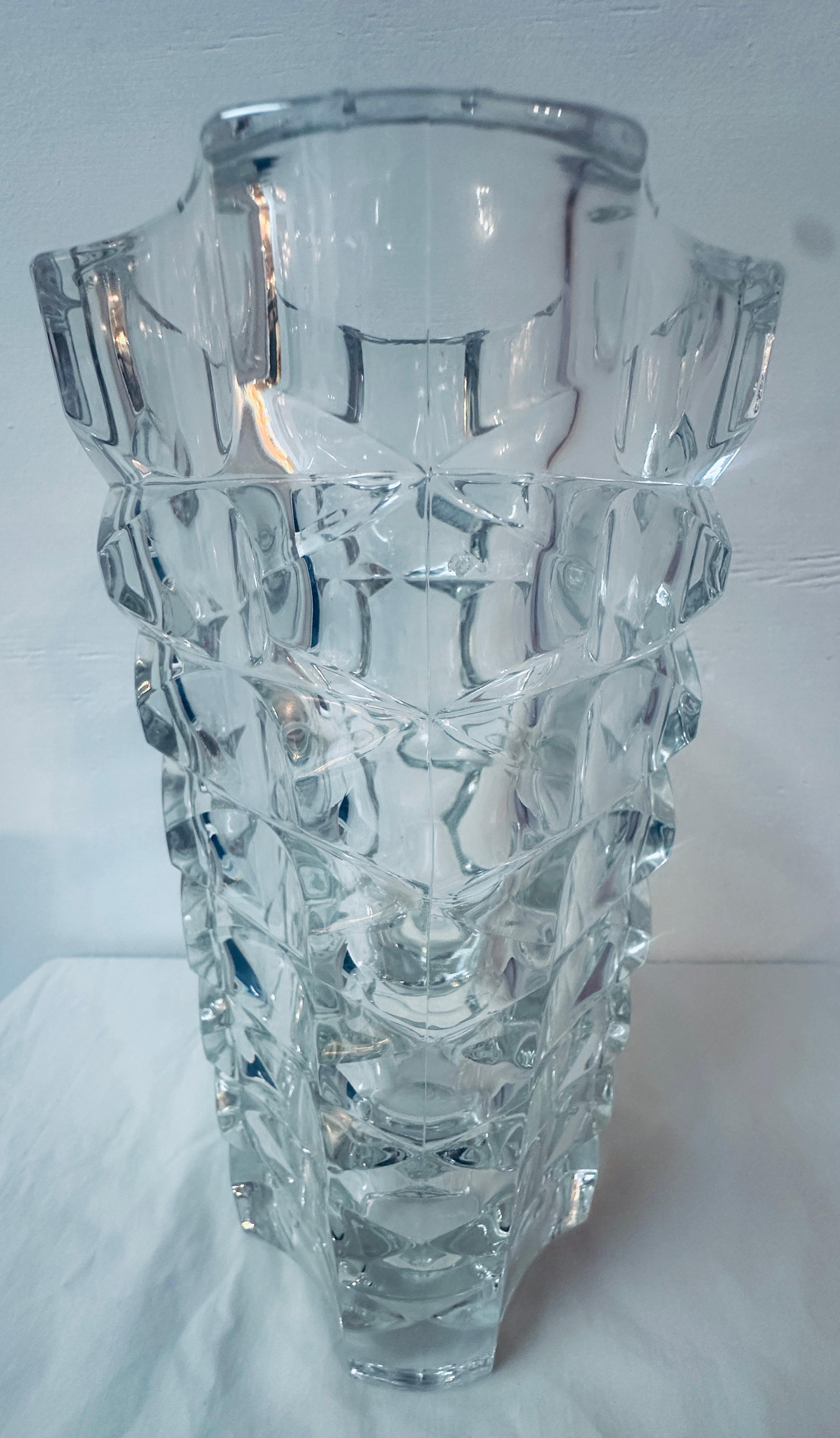 Vaso di vetro francese sfaccettato e geometrico Luminarc di J.G. J., anni '70. Durand in vendita 10
