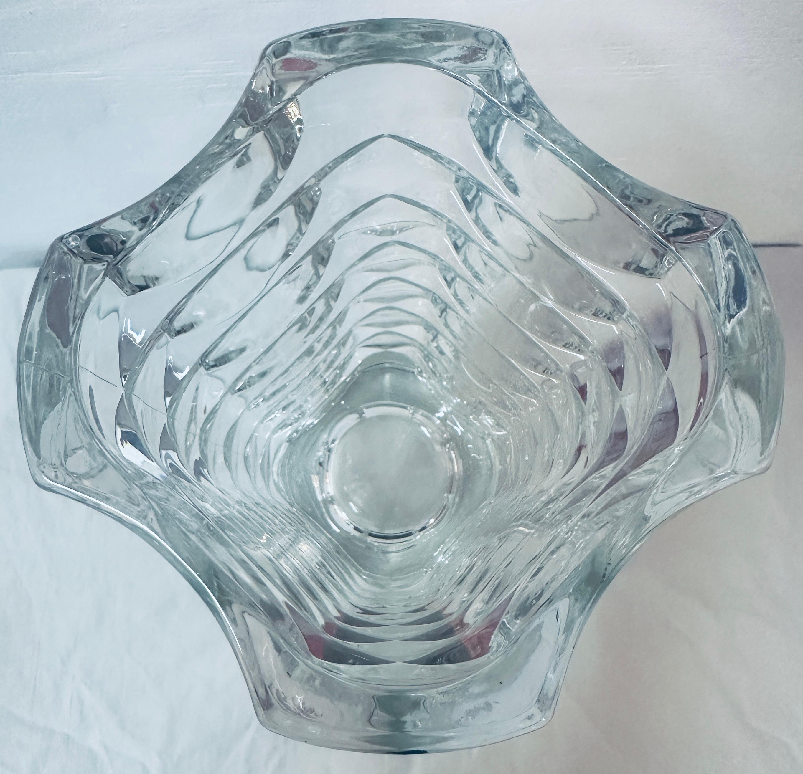 Vaso di vetro francese sfaccettato e geometrico Luminarc di J.G. J., anni '70. Durand In condizioni discrete in vendita a London, GB
