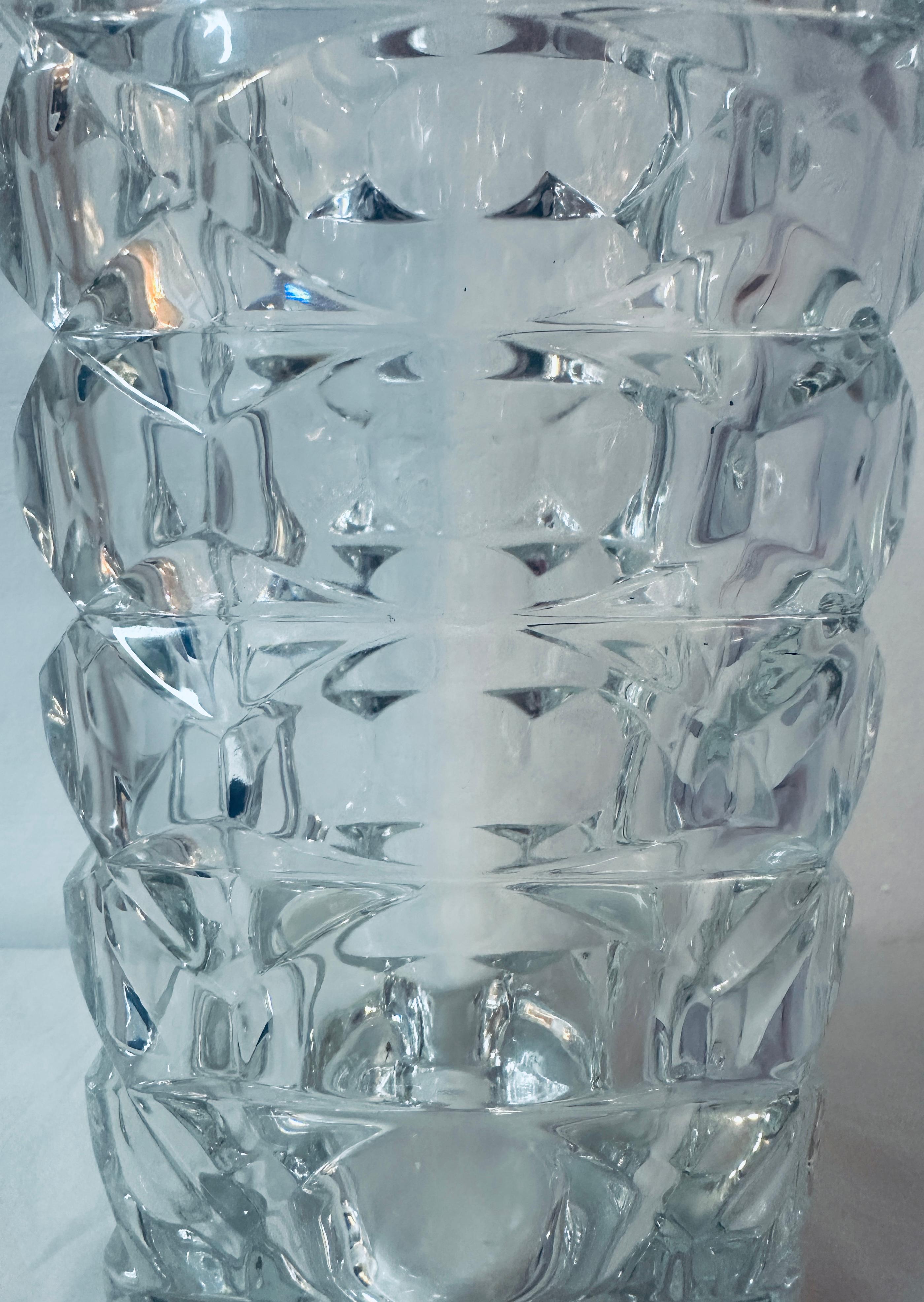 Vaso di vetro francese sfaccettato e geometrico Luminarc di J.G. J., anni '70. Durand in vendita 1