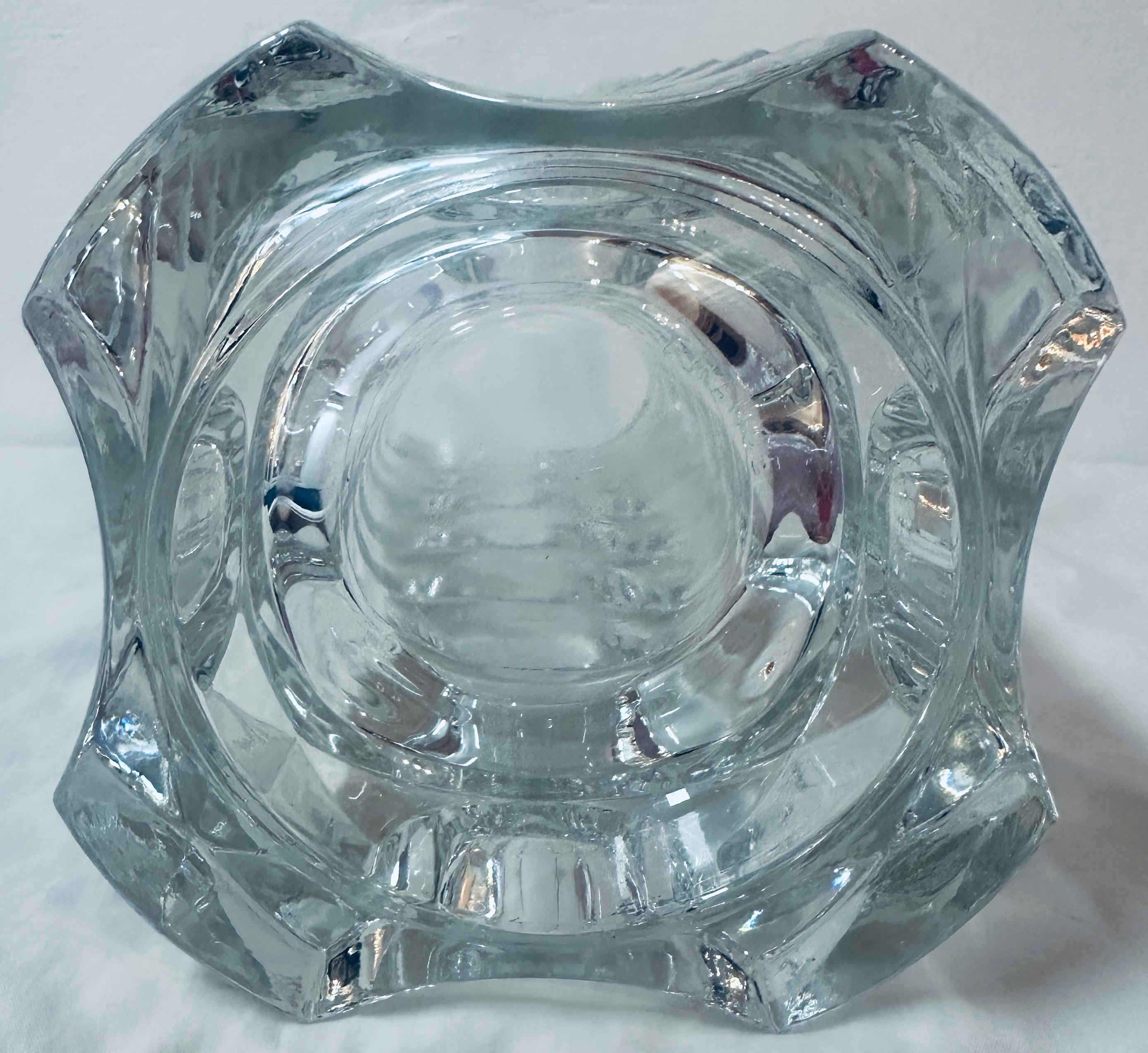 Vaso di vetro francese sfaccettato e geometrico Luminarc di J.G. J., anni '70. Durand in vendita 2