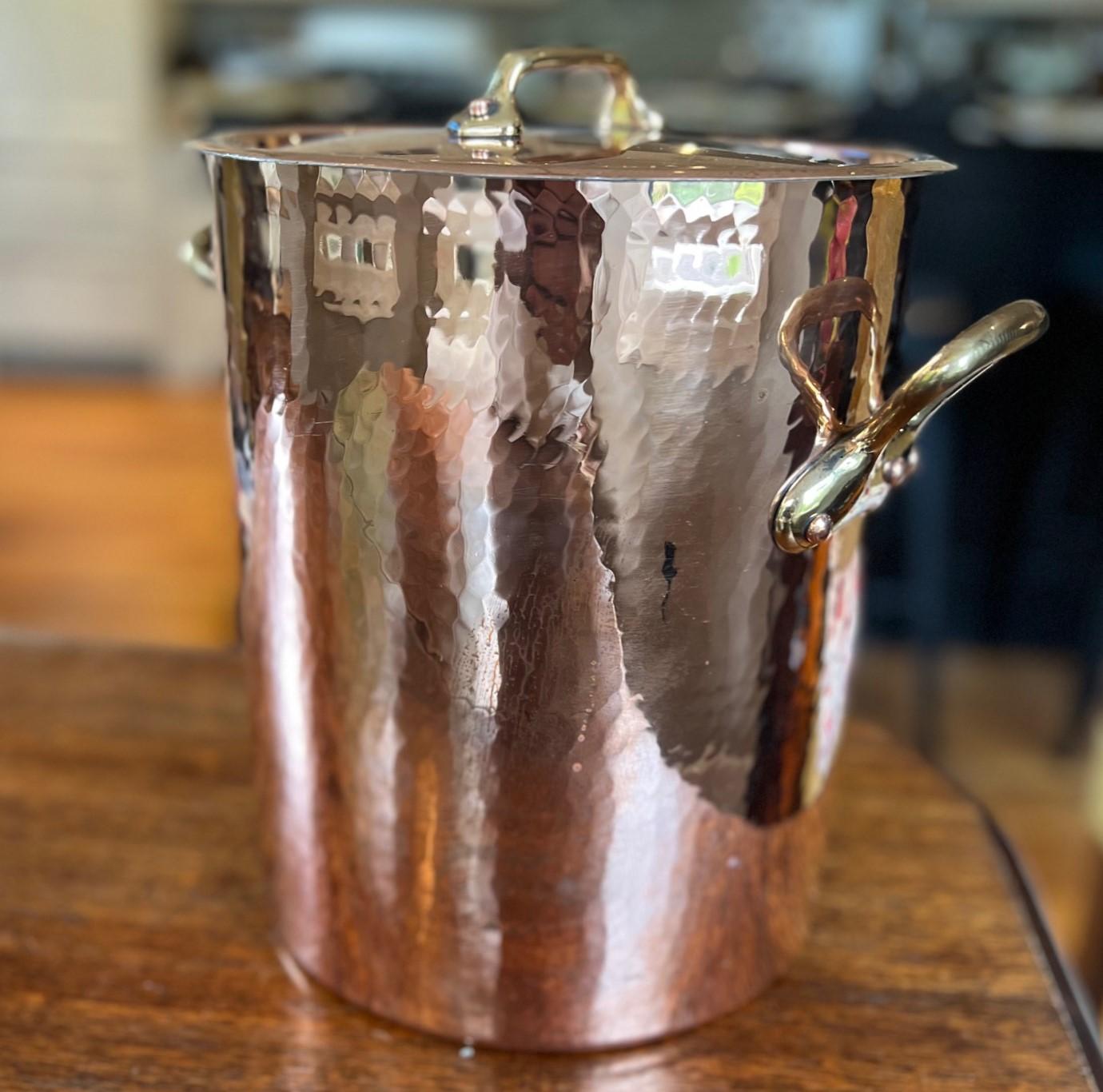 1970's Vintage French Made Hammered Lidded Copper Stockpot for Sur La Table In Good Condition In Morristown, NJ