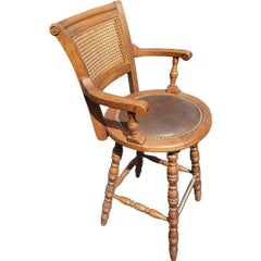 Barhocker aus gedrehtem Eichenholz mit Vollnarbenleder und Rohrgeflecht, 1970er Jahre, Paar