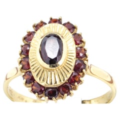 1970's Vintage Garnet Ring, with an Oval Starburst Engraved Pattern