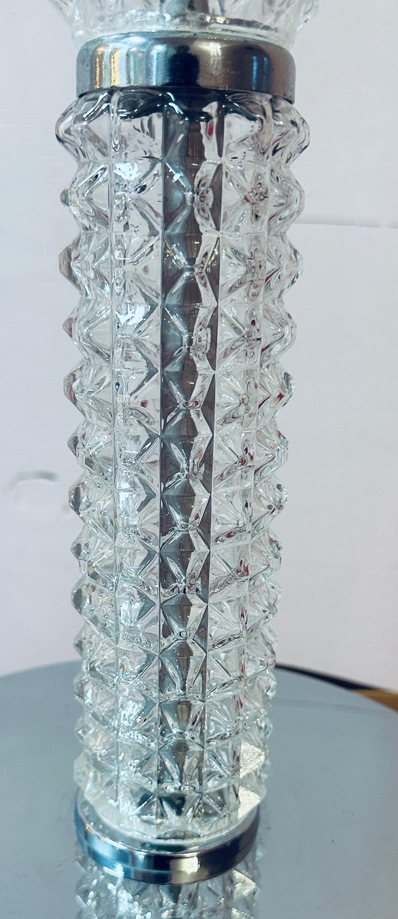 Deutsche Vintage-Tisch- oder Stehlampe aus facettiertem Glas und poliertem Chrom, 1970er Jahre im Angebot 5