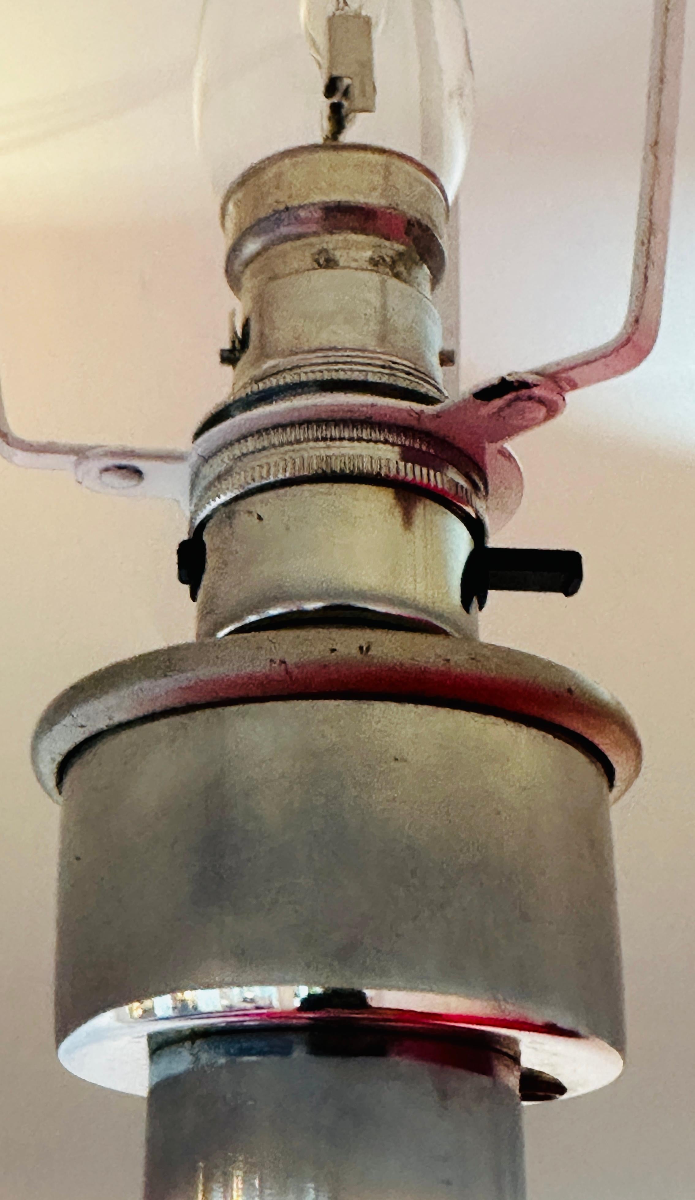 Deutsche Vintage-Tisch- oder Stehlampe aus facettiertem Glas und poliertem Chrom, 1970er Jahre im Angebot 7