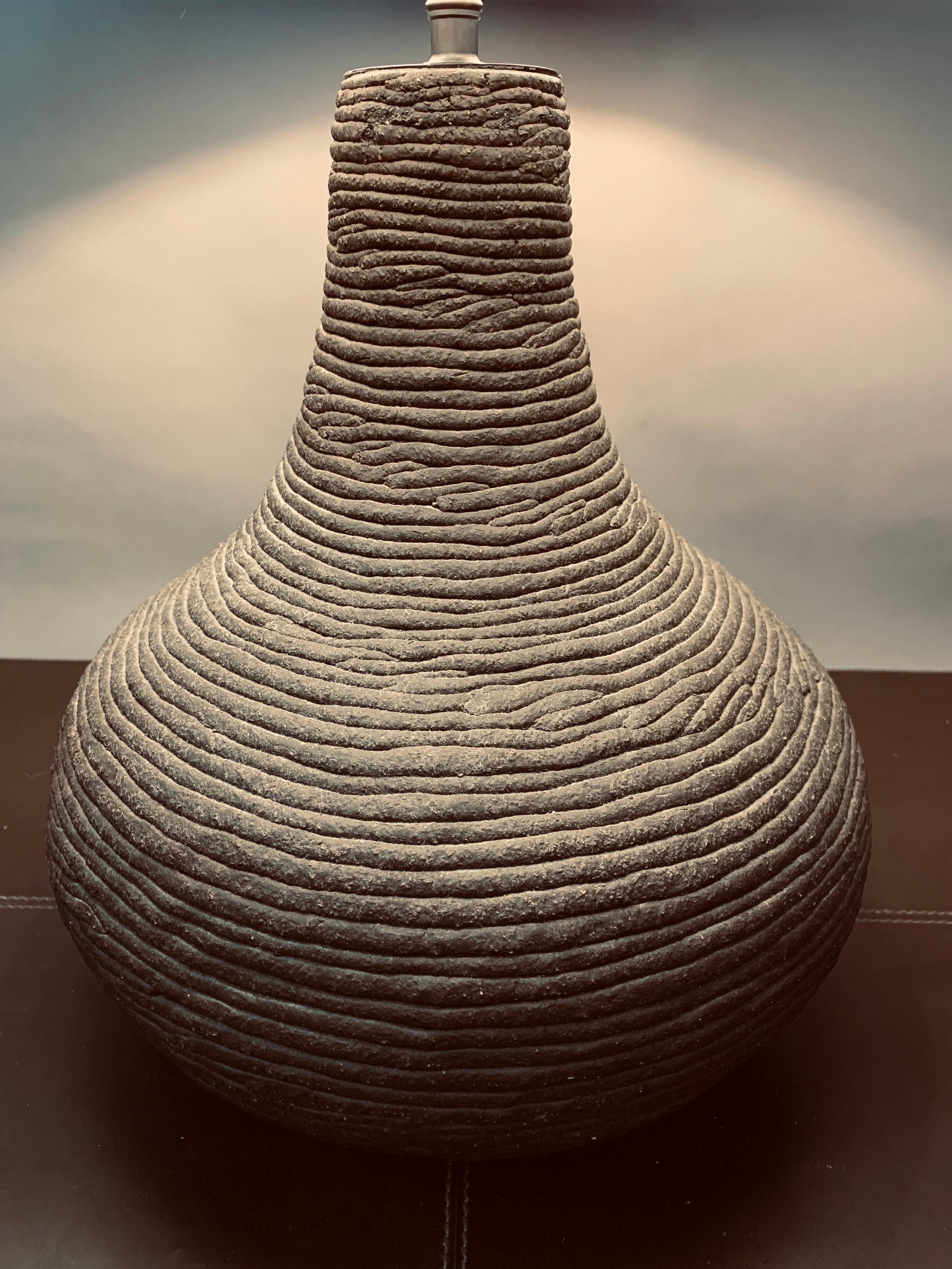 Lámpara de sobremesa de cerámica de Studio Pottery de los años 70, vintage, alemana, hecha a mano, marrón oscuro en venta 5