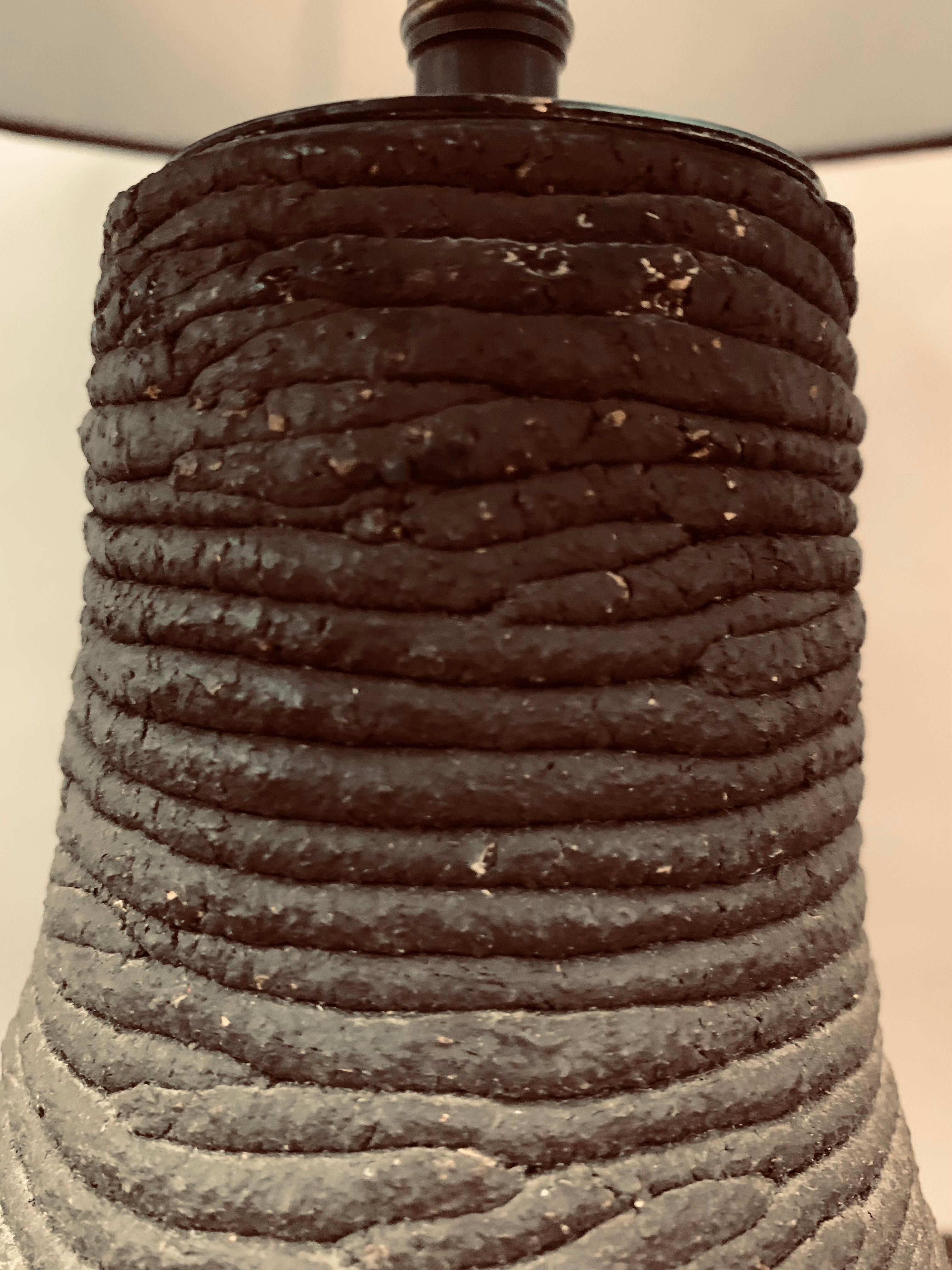 Lámpara de sobremesa de cerámica de Studio Pottery de los años 70, vintage, alemana, hecha a mano, marrón oscuro en venta 10