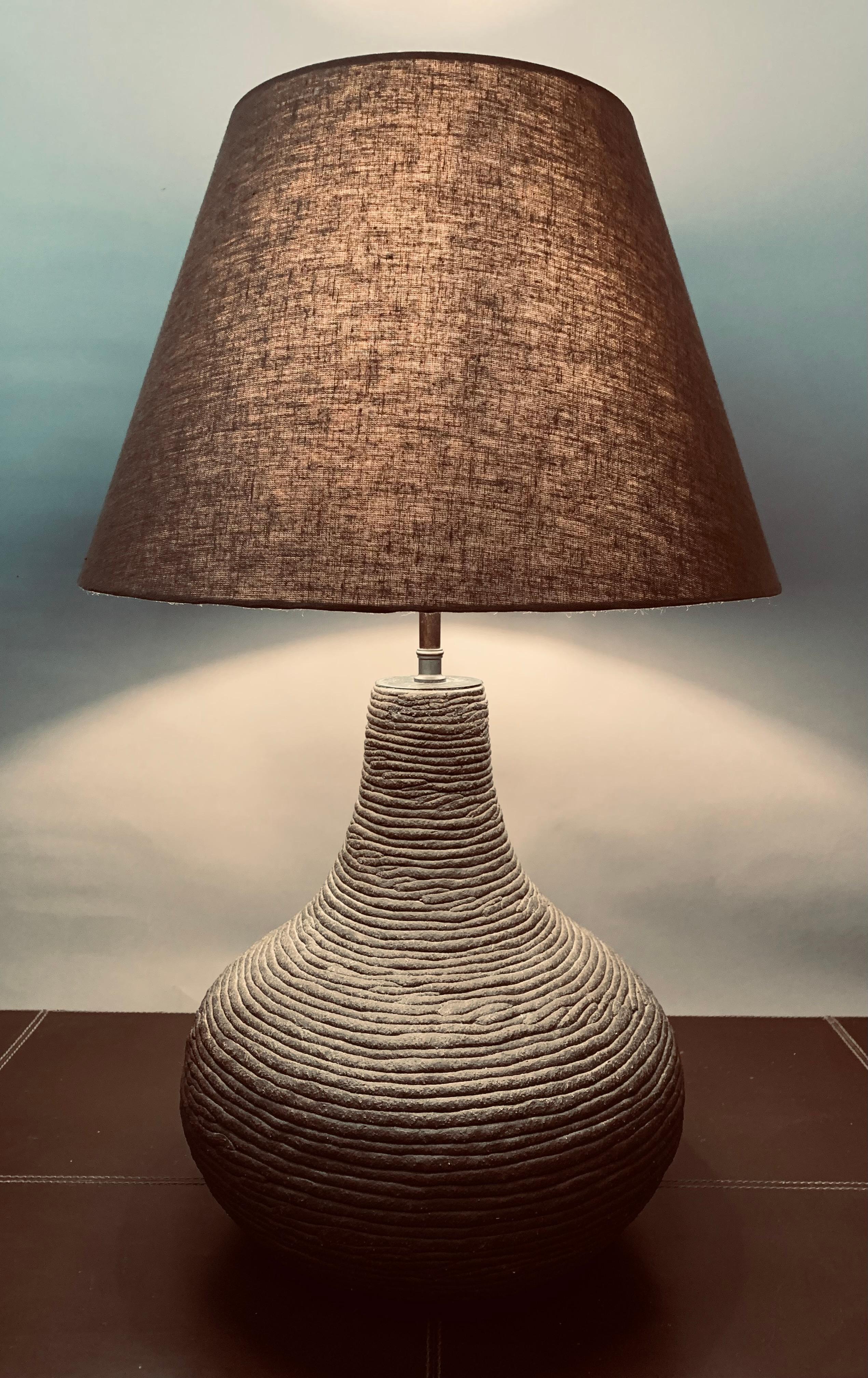 1970s Vintage German Handcrafted Dark Brown Studio Pottery Table Lamp In Good Condition For Sale In London, GB