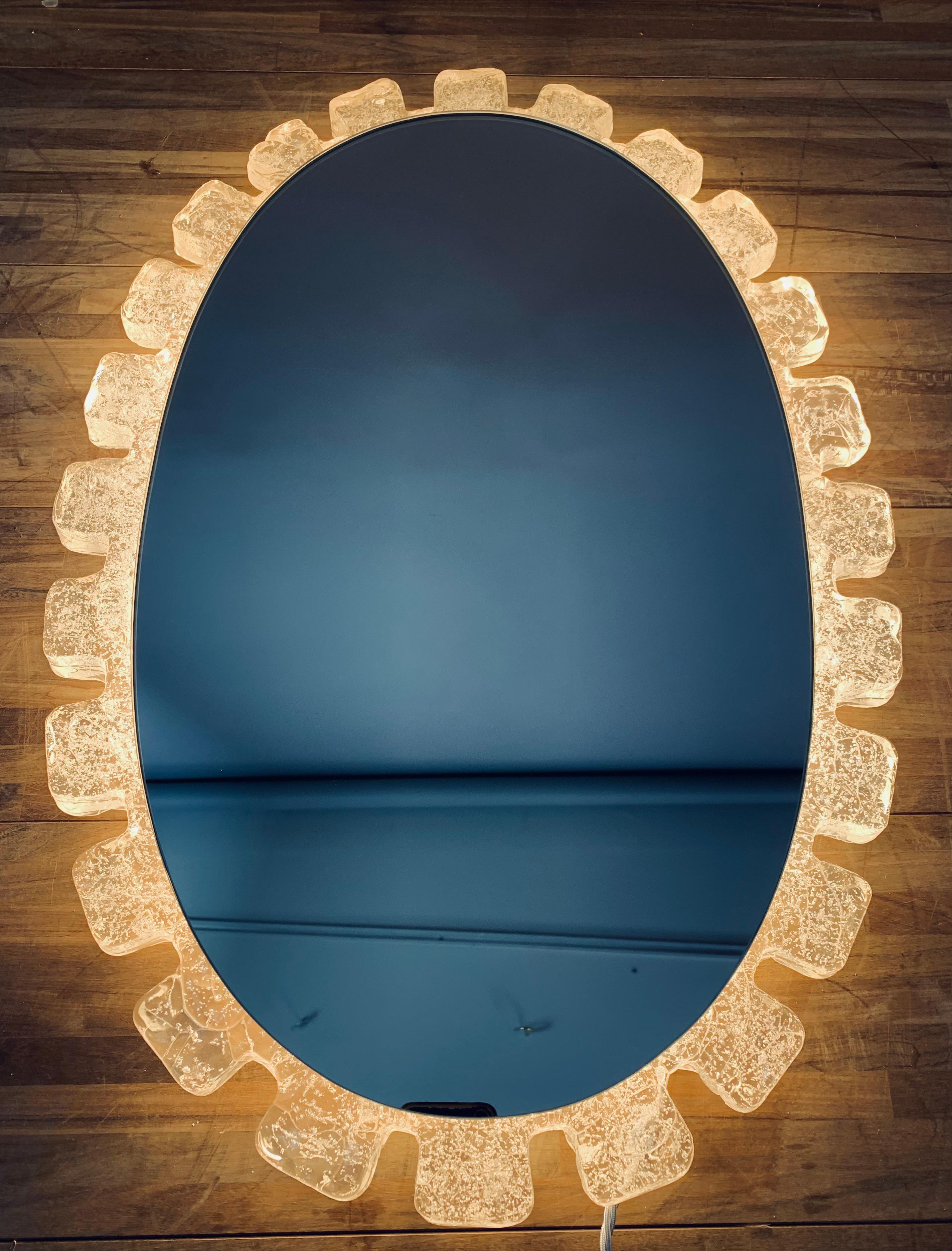 1970s Vintage German Illuminated Hillebrand Lucite Iced Frosted Oval Wall Mirror In Good Condition In London, GB