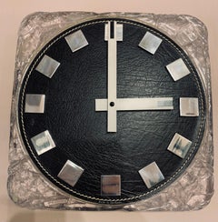 Horloge murale allemande vintage Kienzle en cuir, chrome et lucite de l'ère spatiale, années 1970