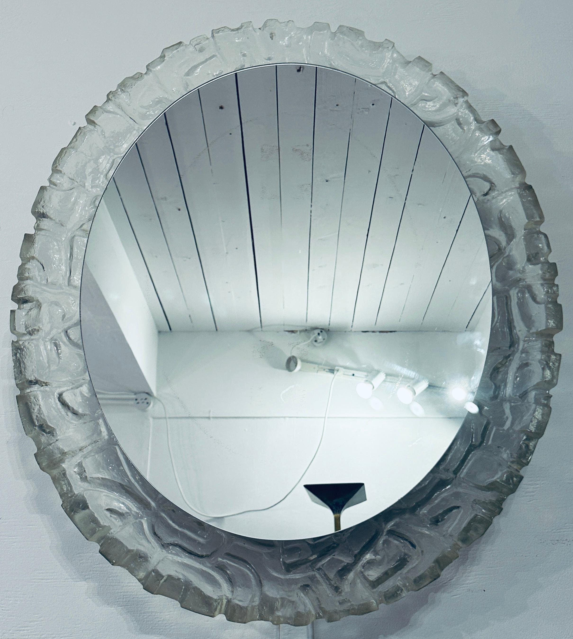 Miroir mural vintage allemand ovale Erco rétro éclairé en verre lucite, années 1970 en vente 4