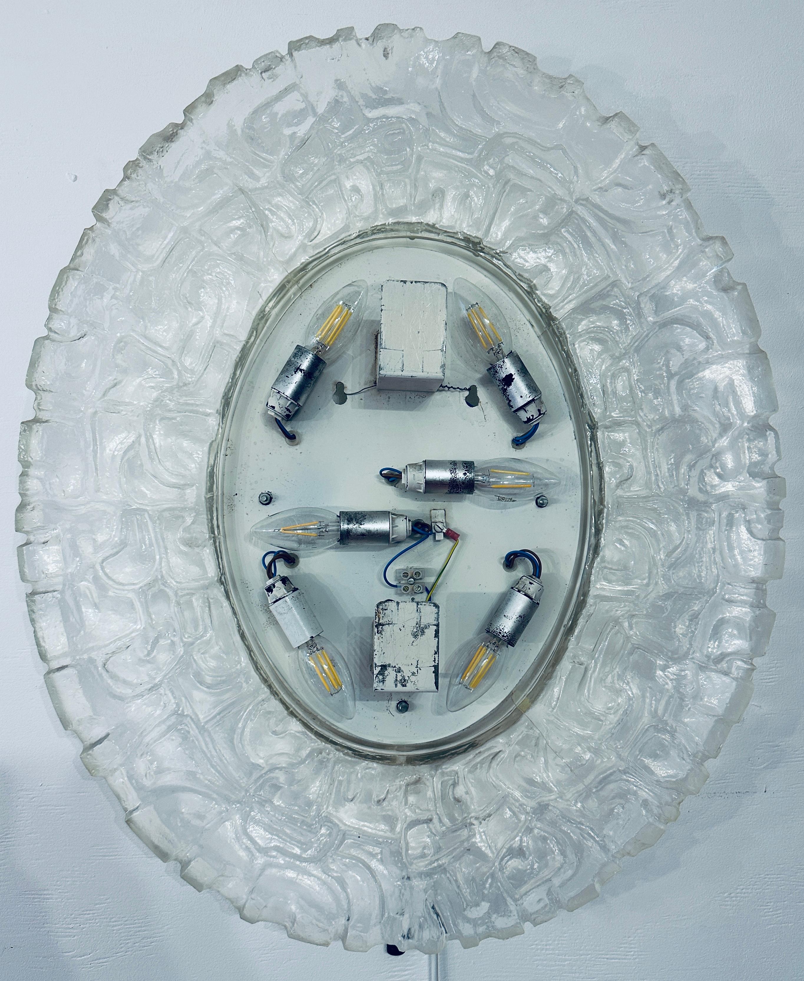 Miroir mural vintage allemand ovale Erco rétro éclairé en verre lucite, années 1970 en vente 9