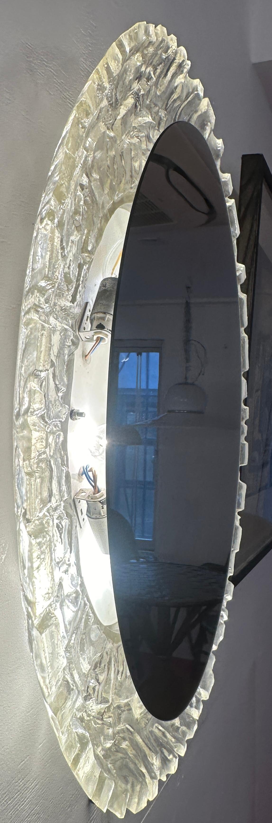 Miroir mural vintage allemand ovale Erco rétro éclairé en verre lucite, années 1970 Bon état - En vente à London, England