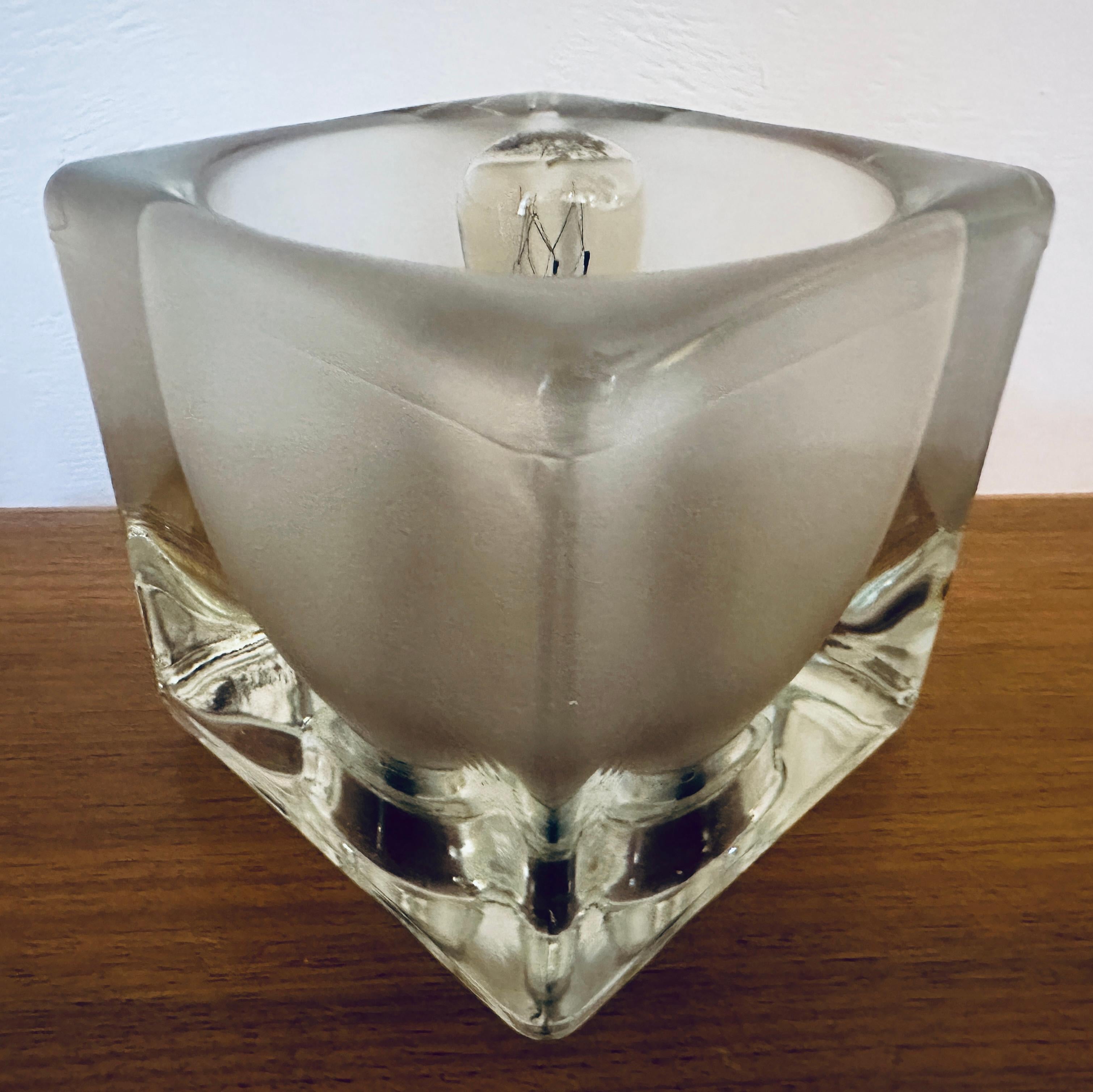 1970s Vintage Alemán Peill & Putzler Cubo de Hielo Esmerilado Vidrio y Latón Lámpara de Mesa en venta 7