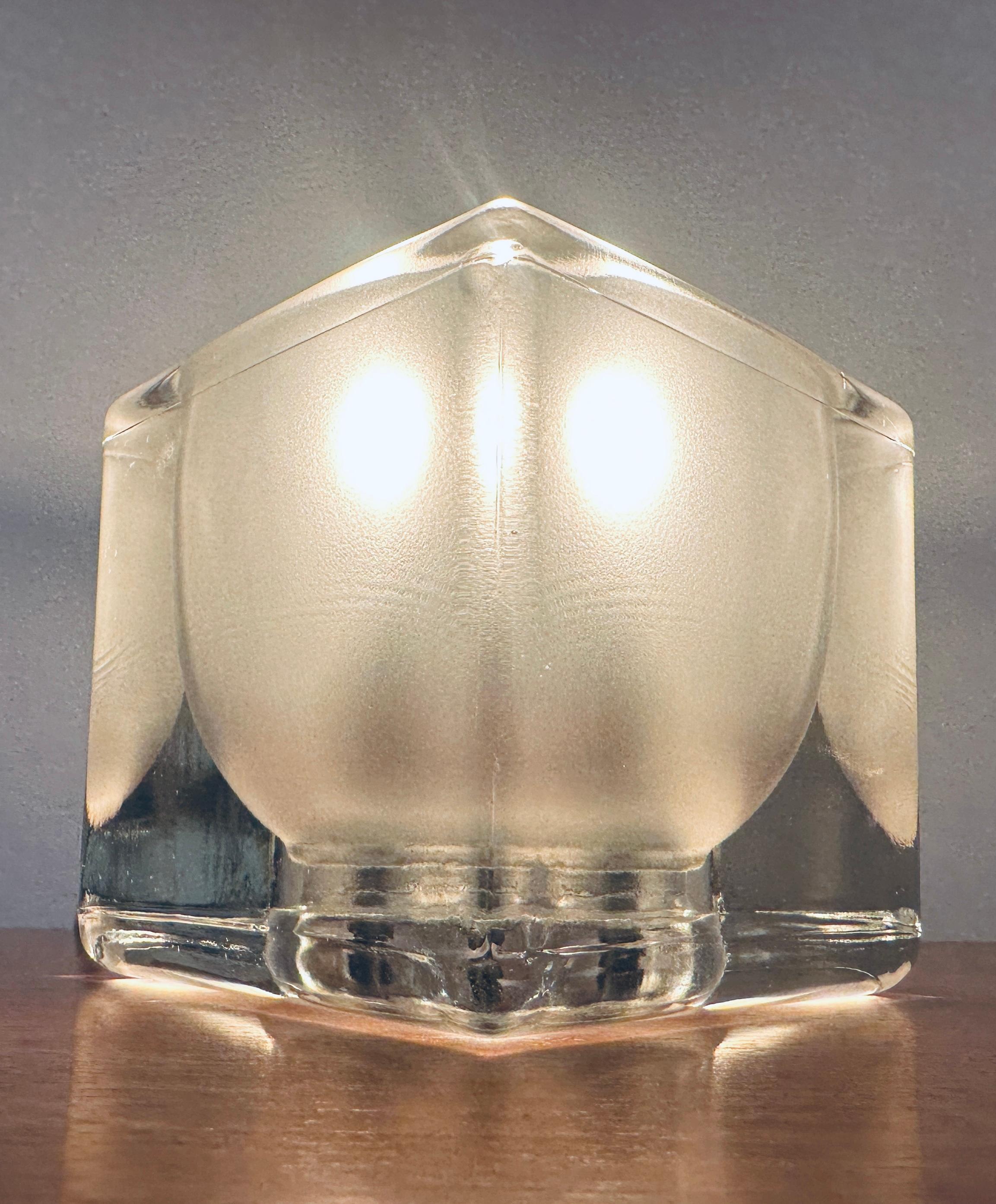 1970s Vintage Alemán Peill & Putzler Cubo de Hielo Esmerilado Vidrio y Latón Lámpara de Mesa en Bueno estado para la venta en London, England