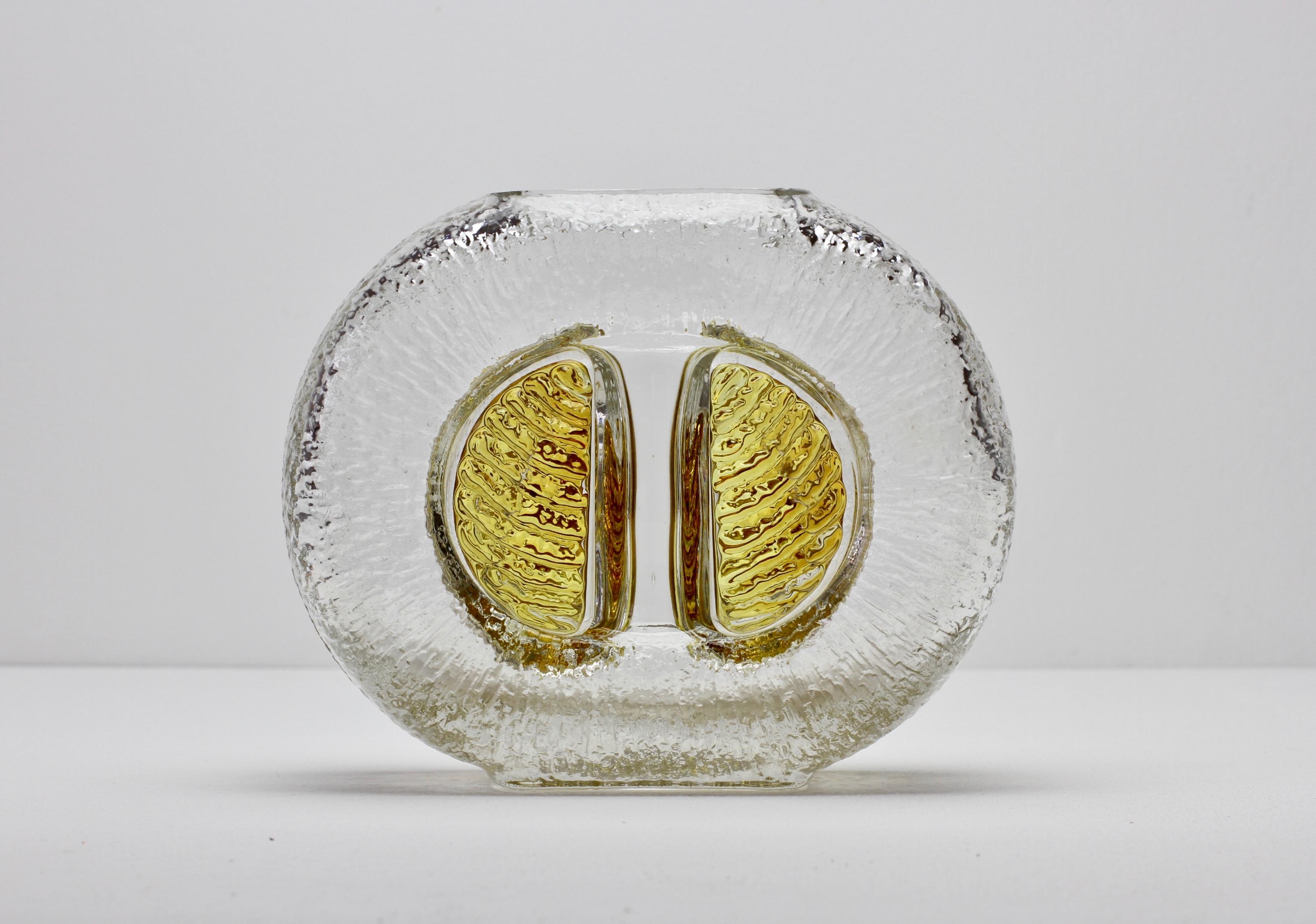 Vase allemand vintage en verre texturé « Lemon Segment » des années 1970 par Walther Glas en vente 6
