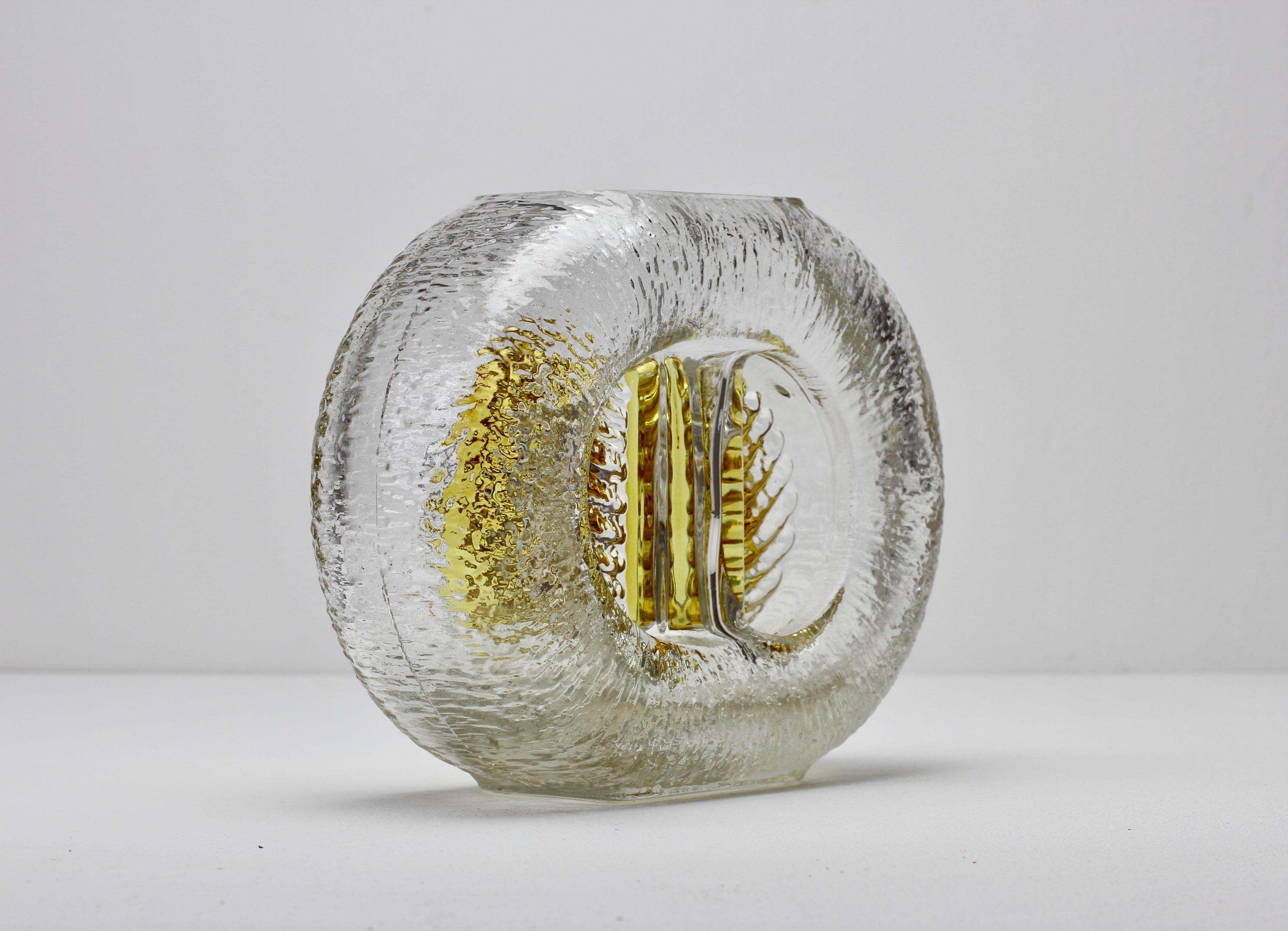 Verre brun Vase allemand vintage en verre texturé « Lemon Segment » des années 1970 par Walther Glas en vente