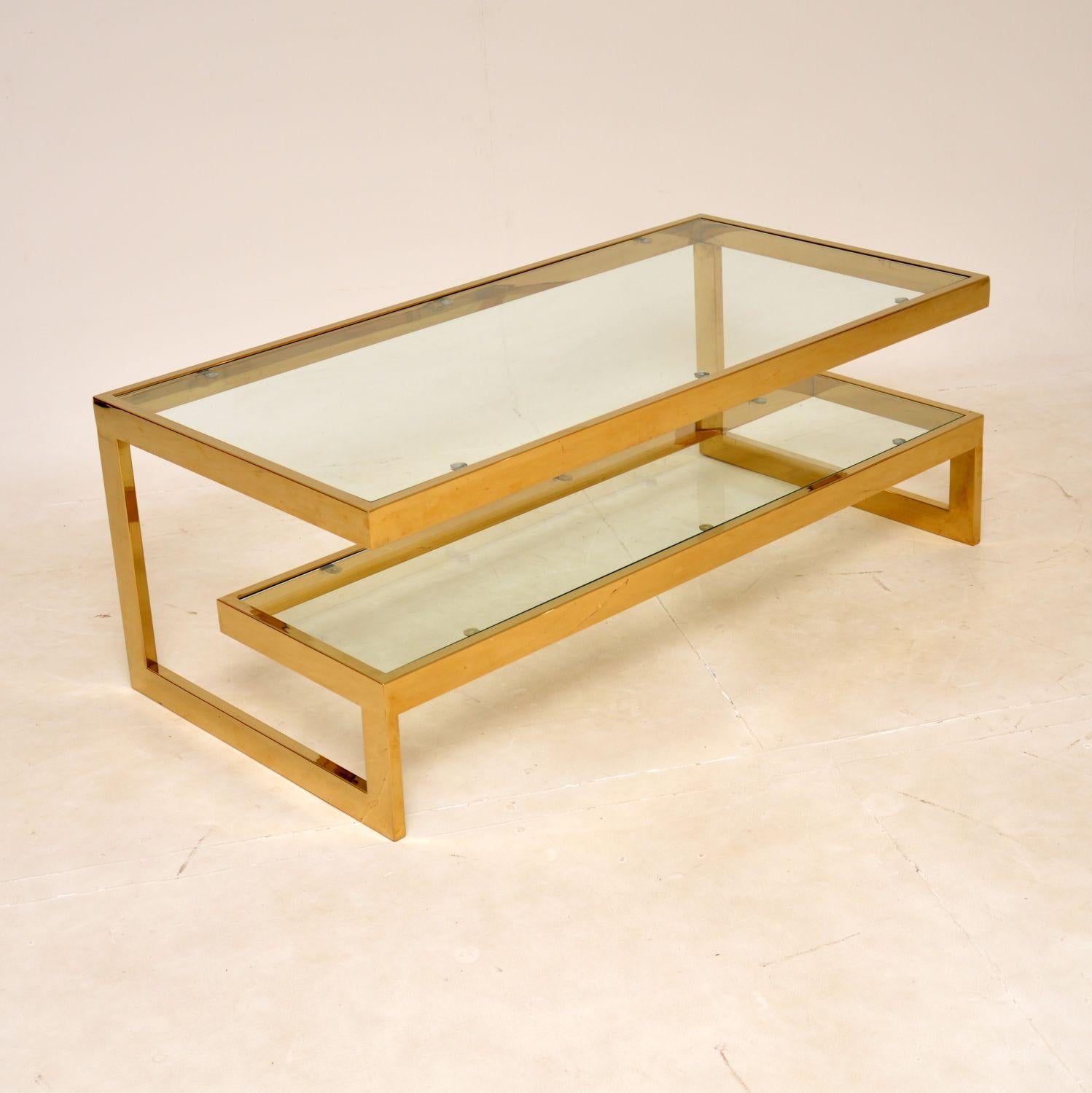 A very stylish and extremely well made vintage coffee table in gold plated steel. This was made in Belgium, it dates from around the 1970’s.

The quality is excellent, this is a large and impressive size and has a gorgeous design. There is a useful