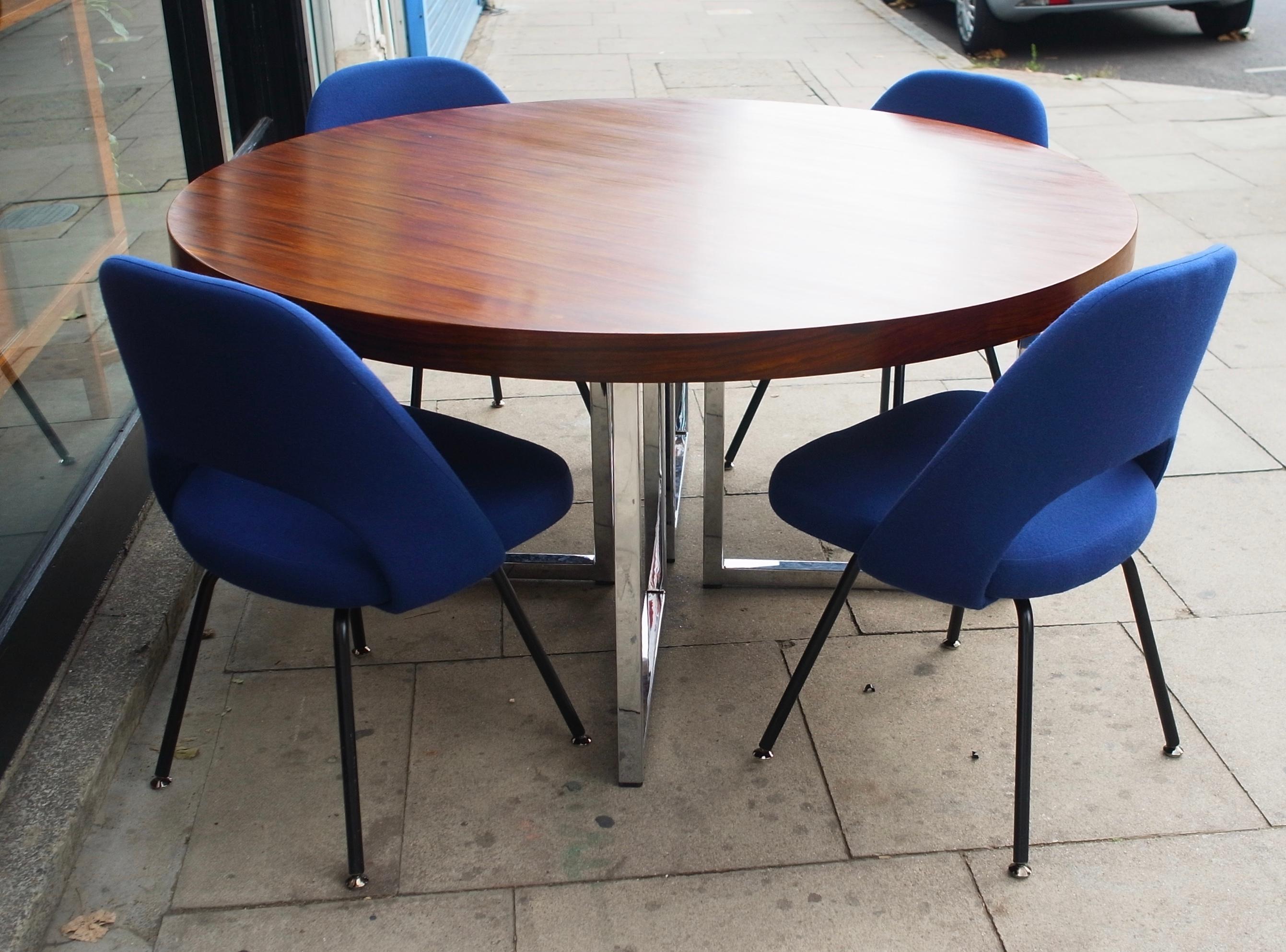 1970s Vintage Gordon Russell Round Rosewood Dining Table on Chrome Base For Sale 6
