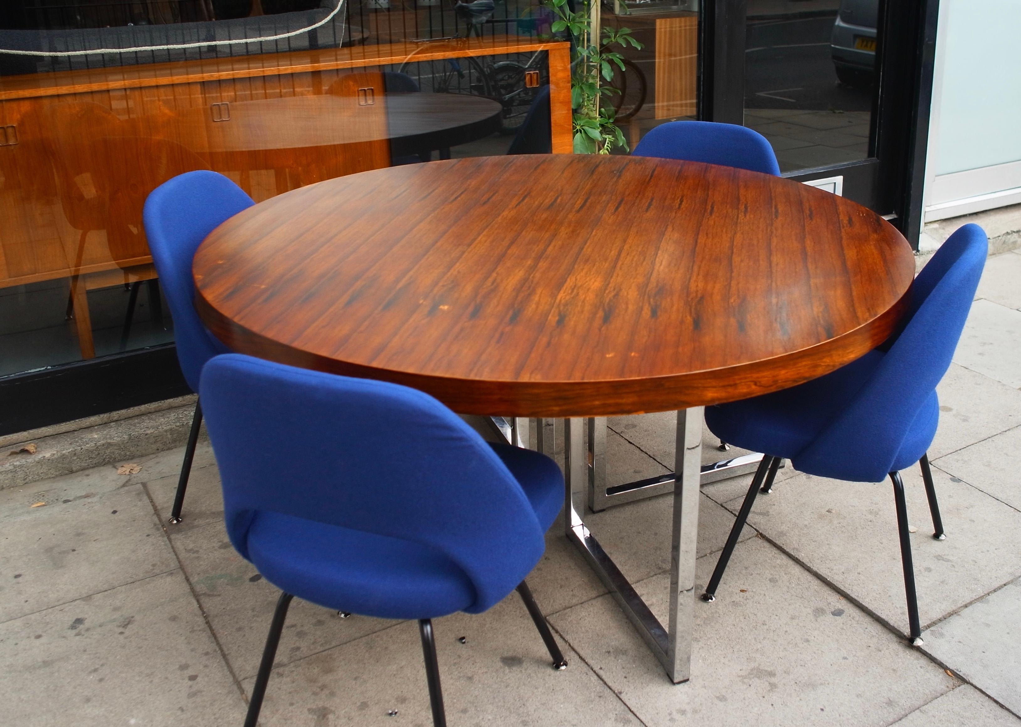 1970s Vintage Gordon Russell Round Rosewood Dining Table on Chrome Base For Sale 8