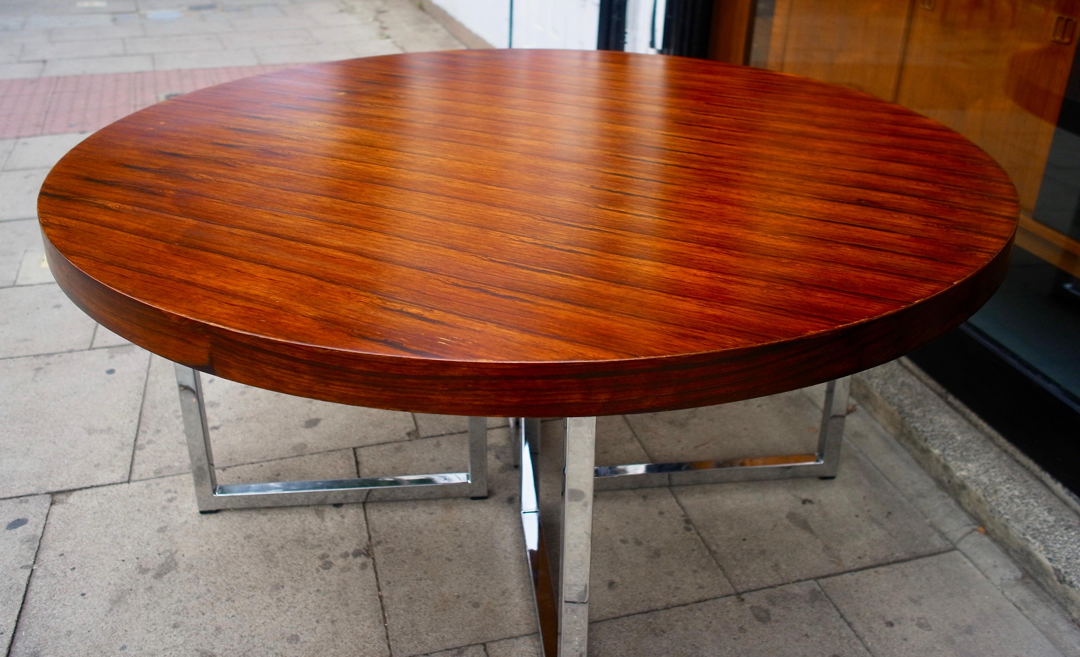 1970s Vintage Gordon Russell Round Rosewood Dining Table on Chrome Base In Good Condition For Sale In London, GB