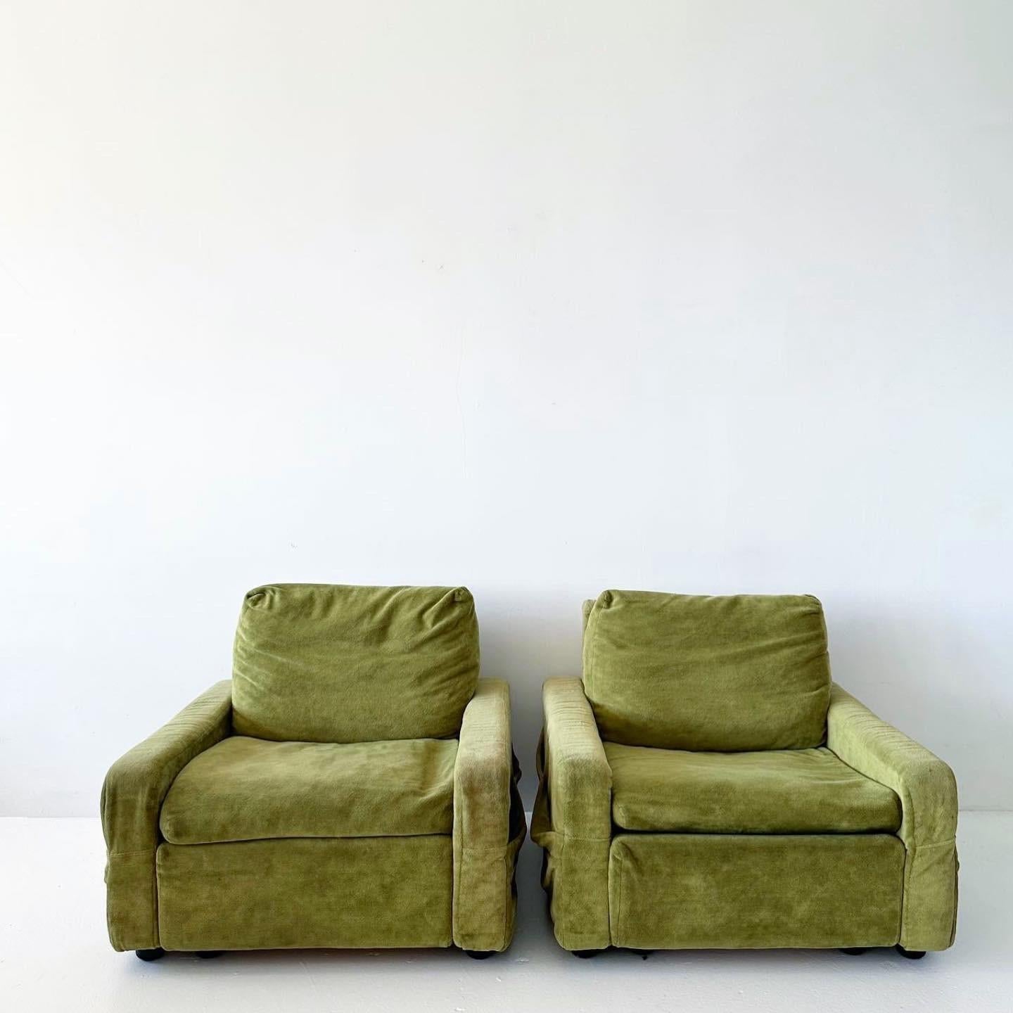 1970s vintage green velvet knoll club chair (2 available) In Good Condition For Sale In Los Angeles, CA