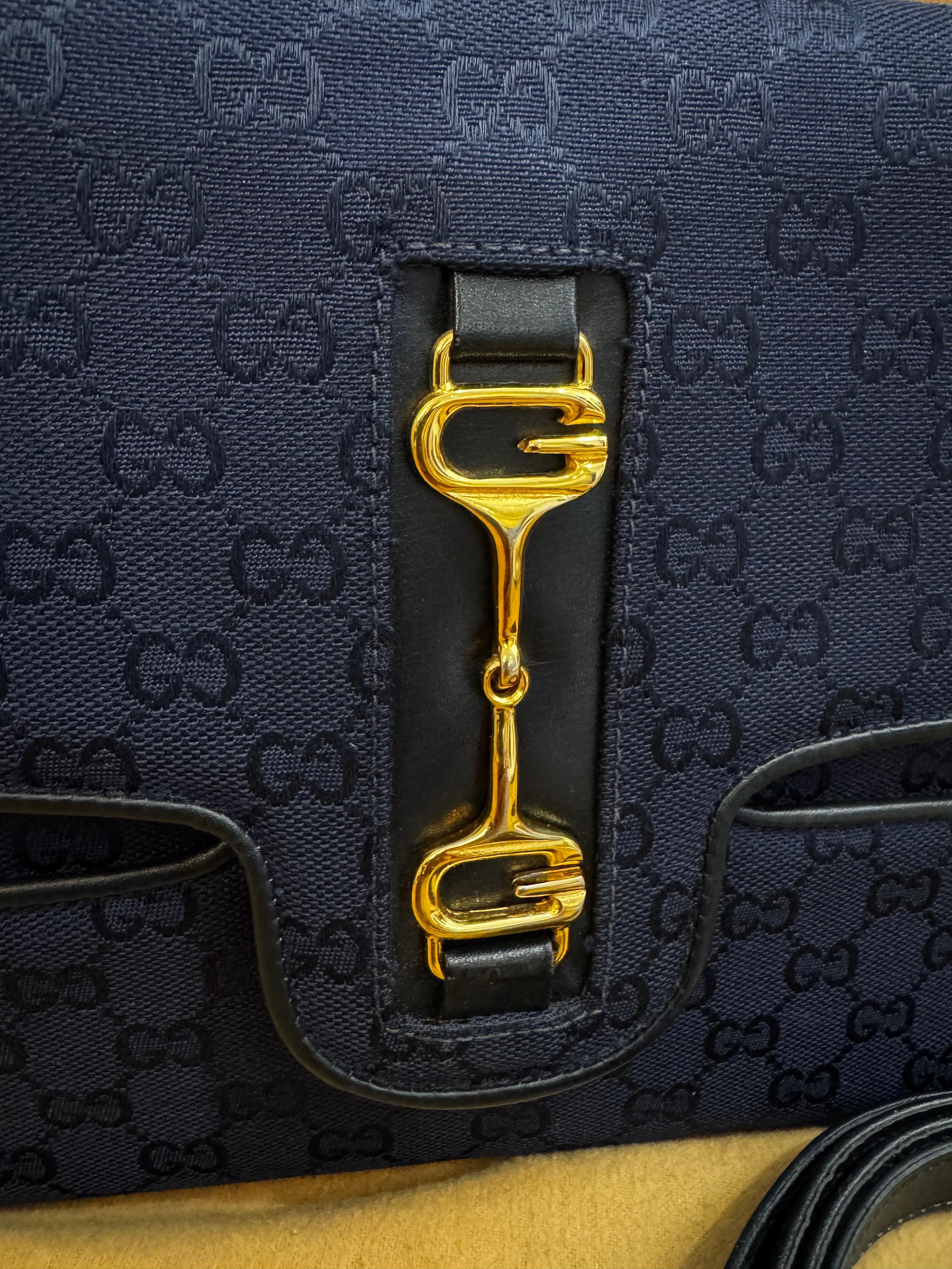 1970s Vintage GUCCI Boutique GG Jacquard Horsebit Two-Way Shoulder Bag Navy For Sale 5