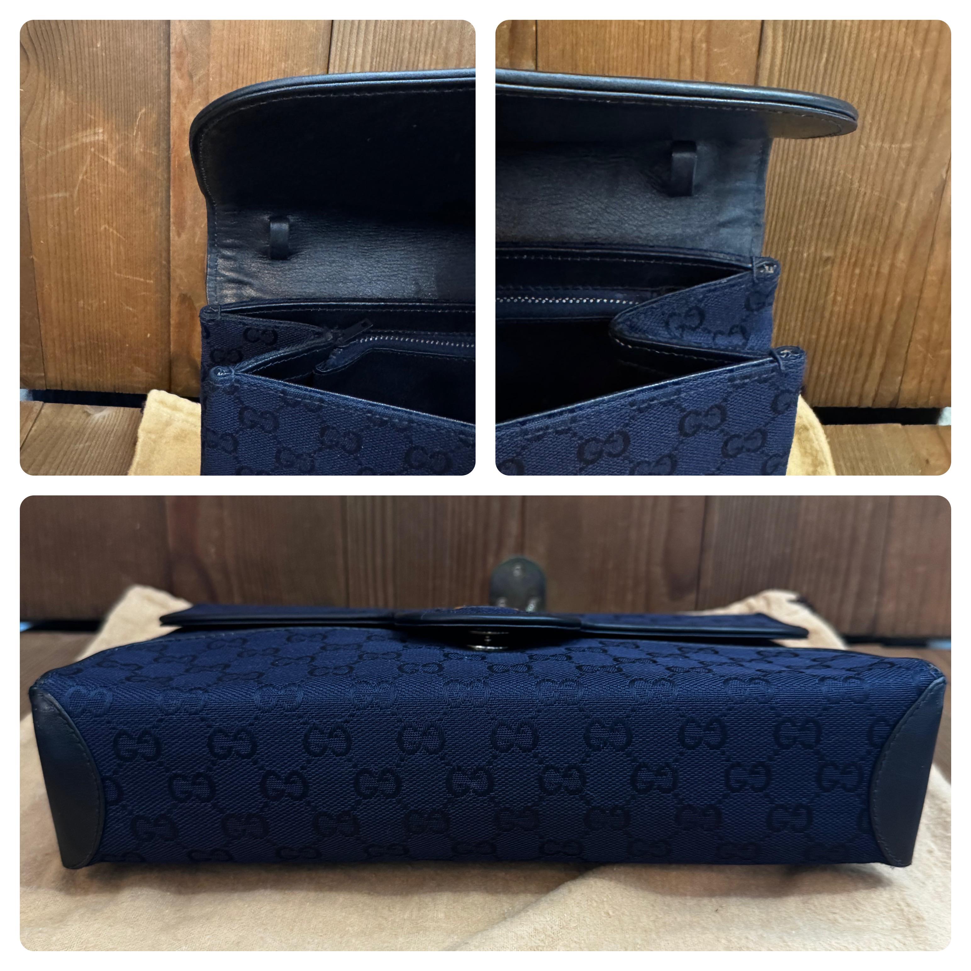 Women's or Men's 1970s Vintage GUCCI Boutique GG Jacquard Horsebit Two-Way Shoulder Bag Navy For Sale