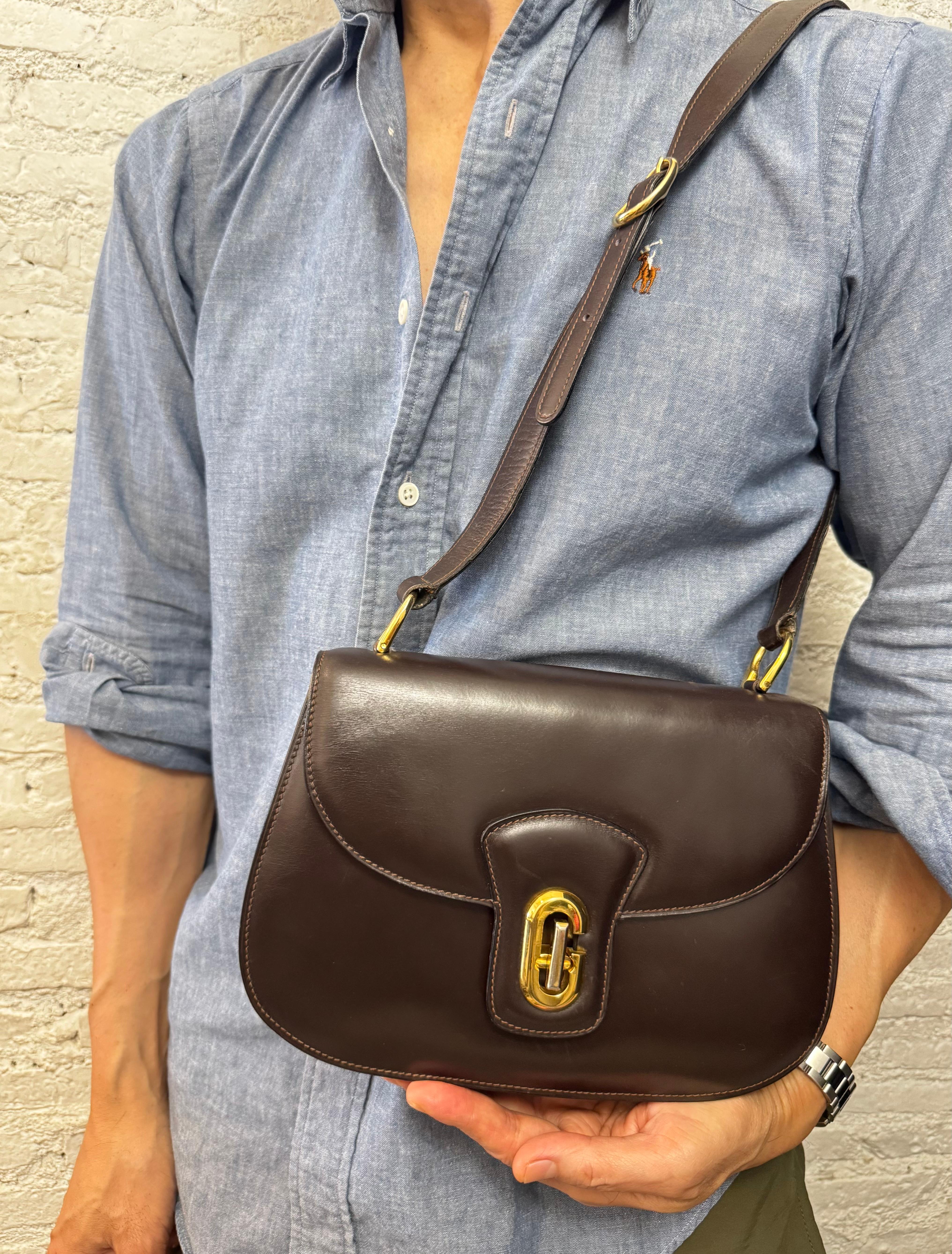 1970s Vintage GUCCI Boutique Leather Shoulder Bag Turnlock Brown In Good Condition For Sale In Bangkok, TH