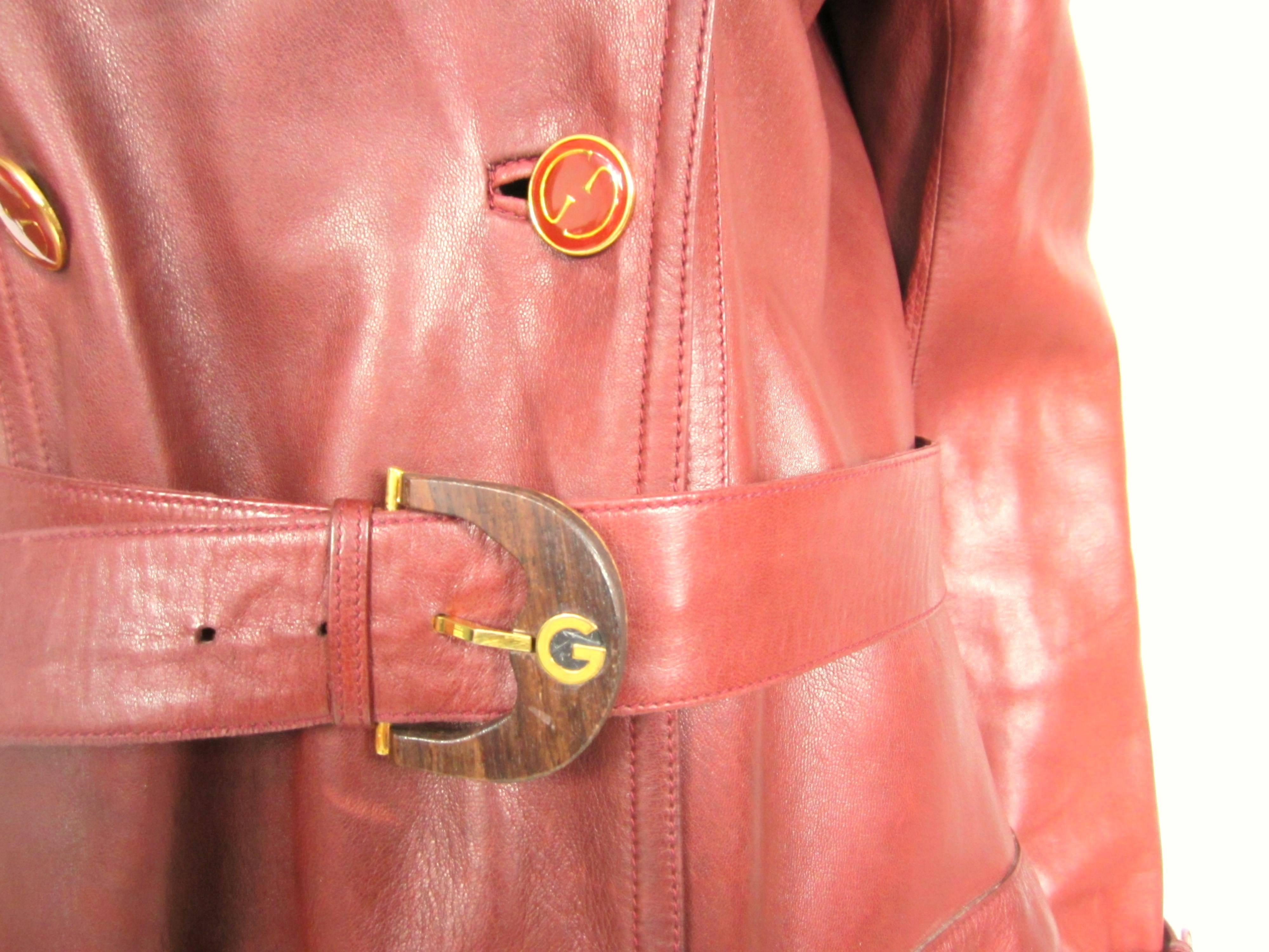 1970s Vintage Gucci Burgundy Leather Logo Trench Coat  In Good Condition In Wallkill, NY