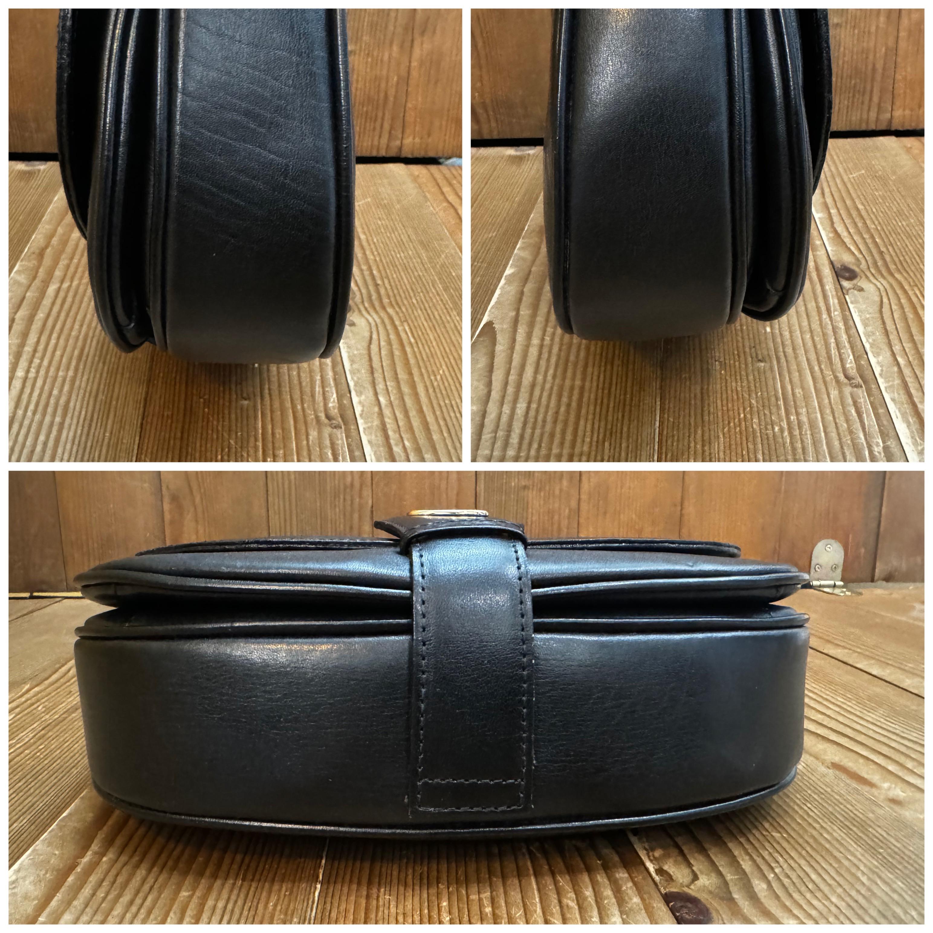 1970s Vintage GUCCI Calfskin Leather Shoulder Bag Black For Sale 3