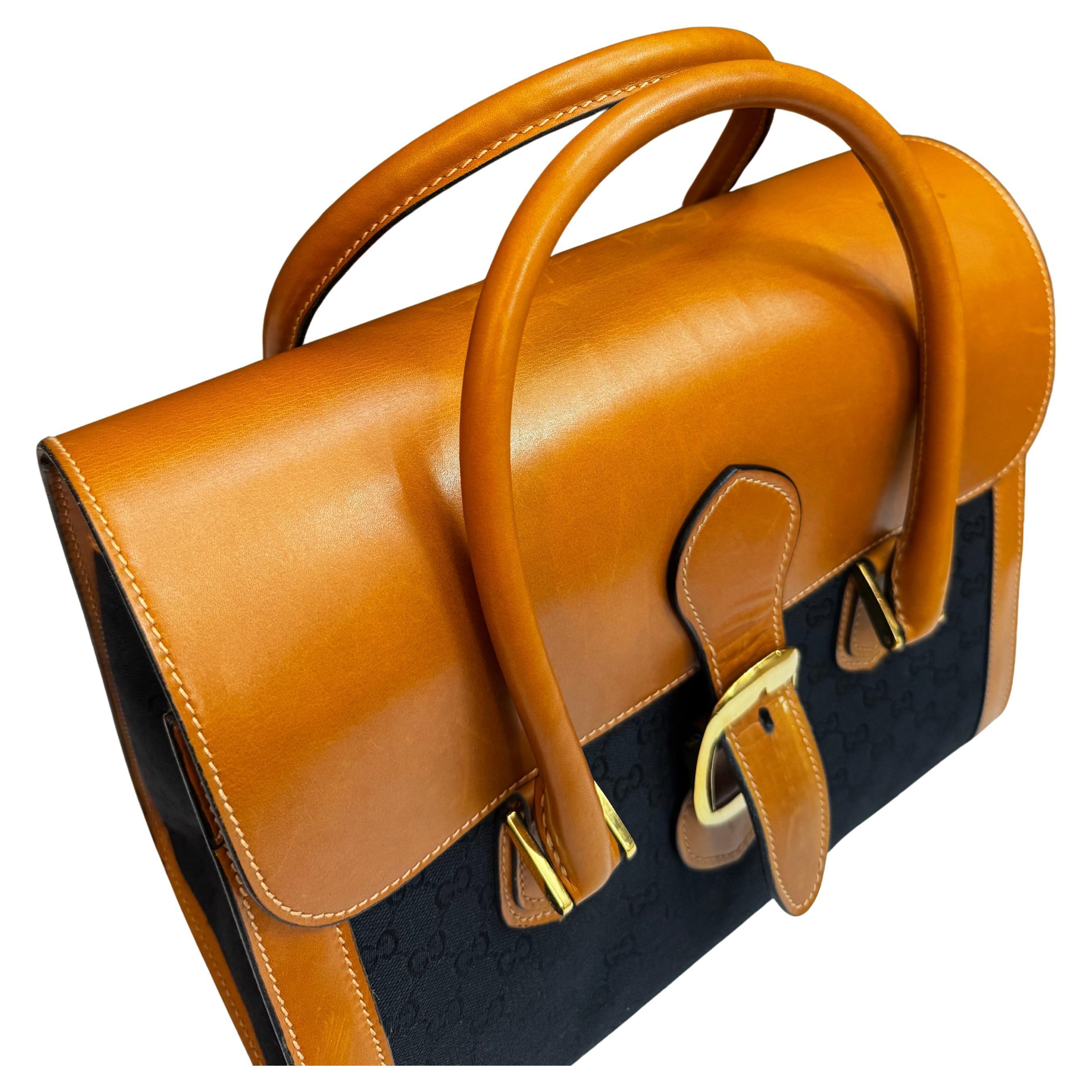 1970s Vintage GUCCI GG Monogram Jacquard Boston Bag Black Brown 34 en Bueno estado para la venta en Bangkok, TH