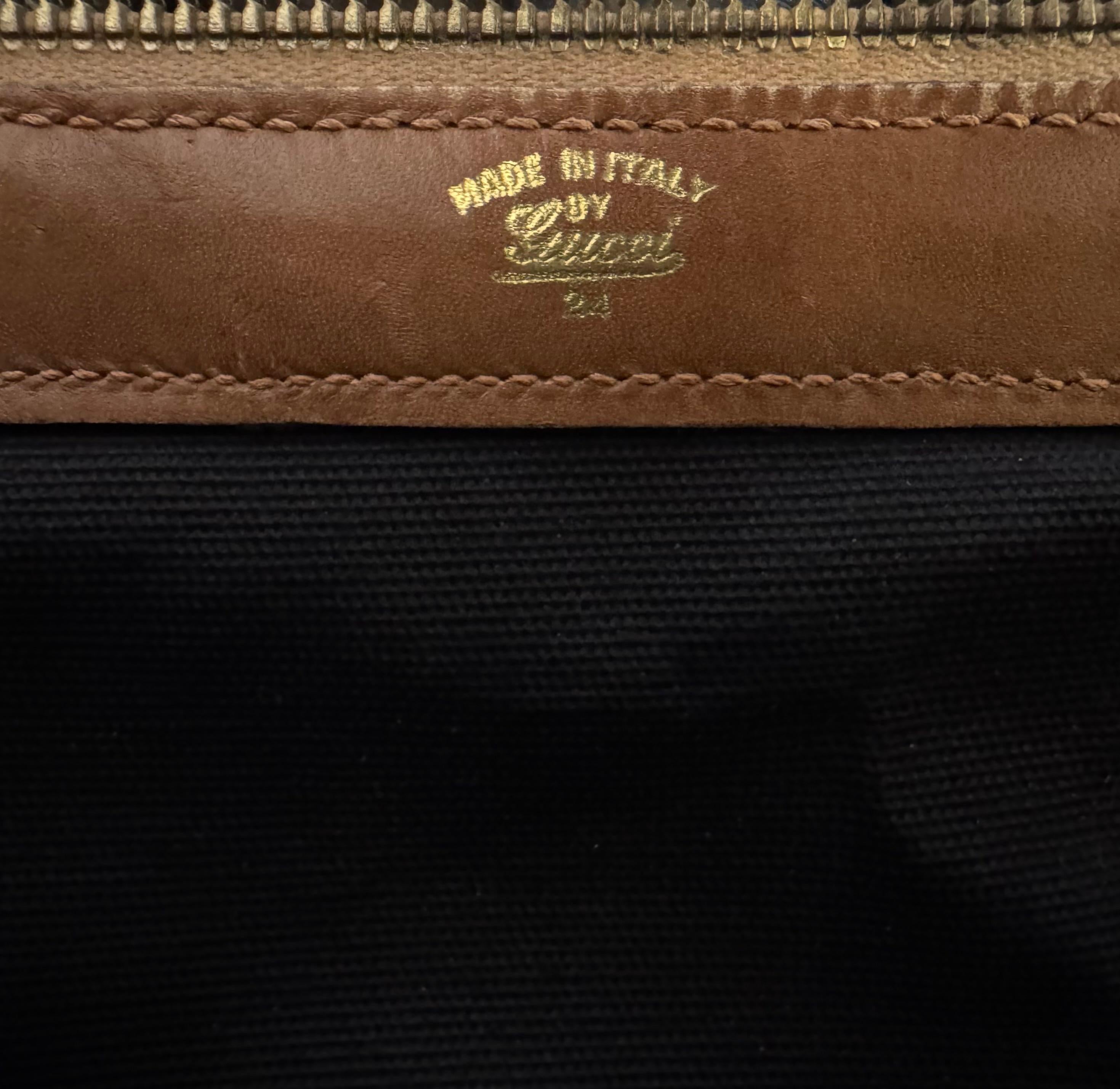 1970s Vintage GUCCI GG Monograma Jacquard Doctor Duffle Bag Unisex Negro Marrón en venta 4